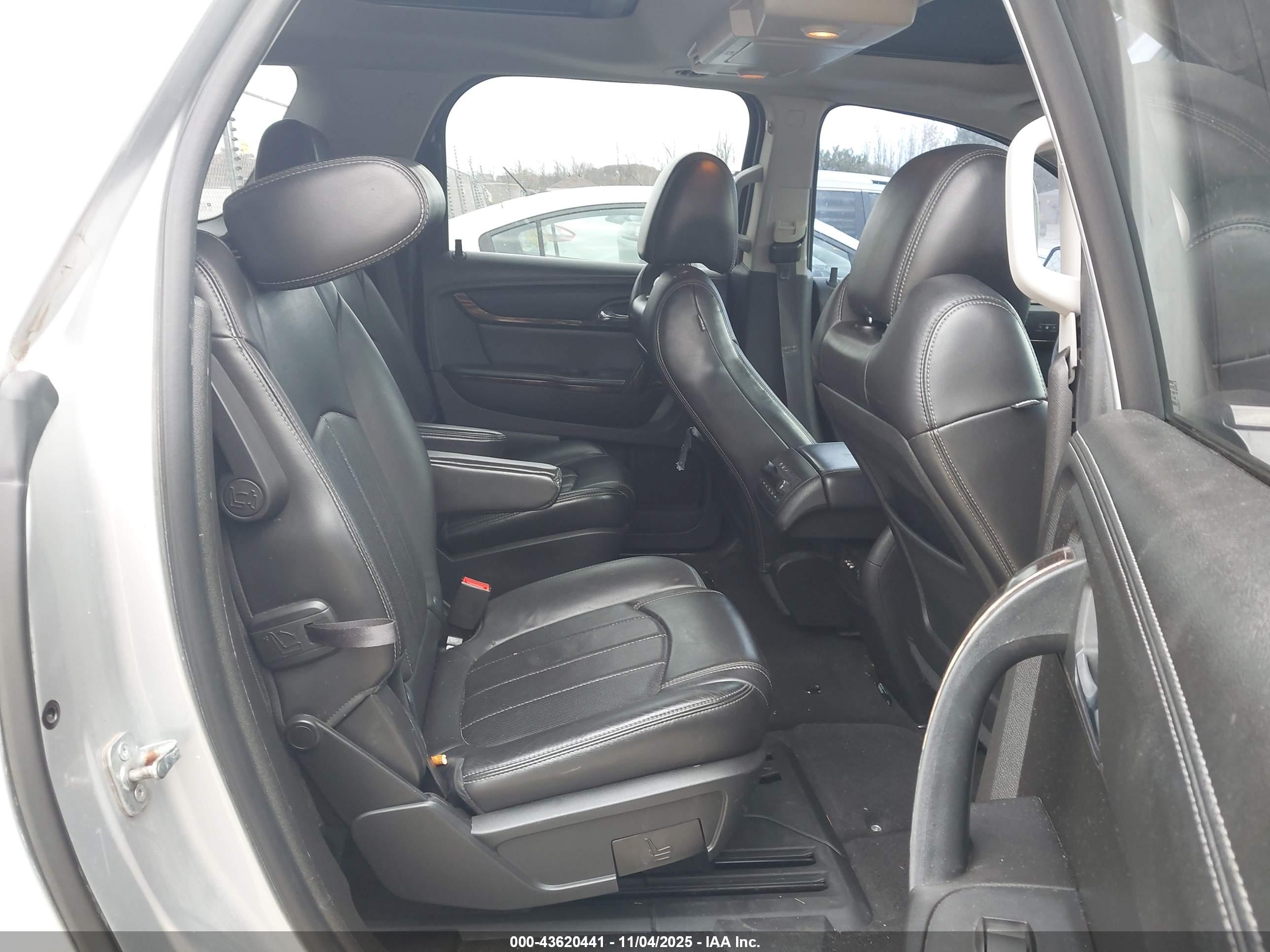 GMC ACADIA image 8