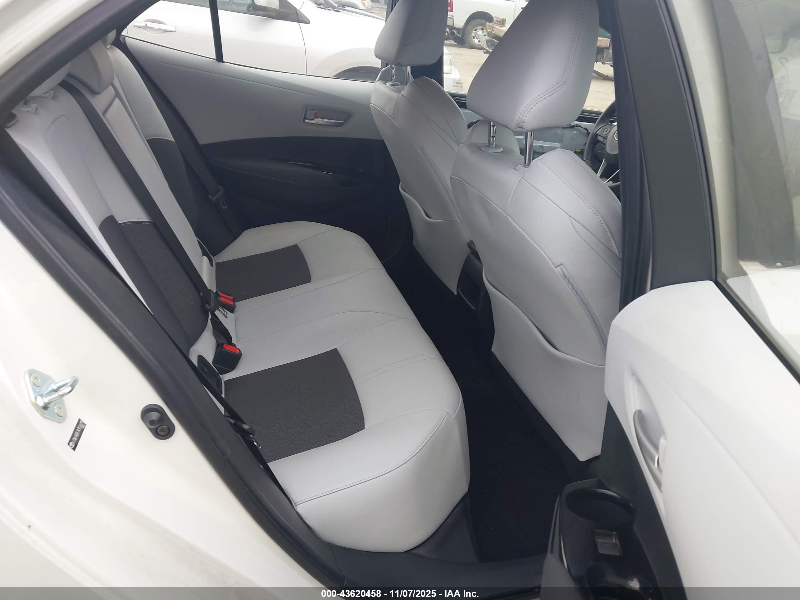 TOYOTA COROLLA image 8
