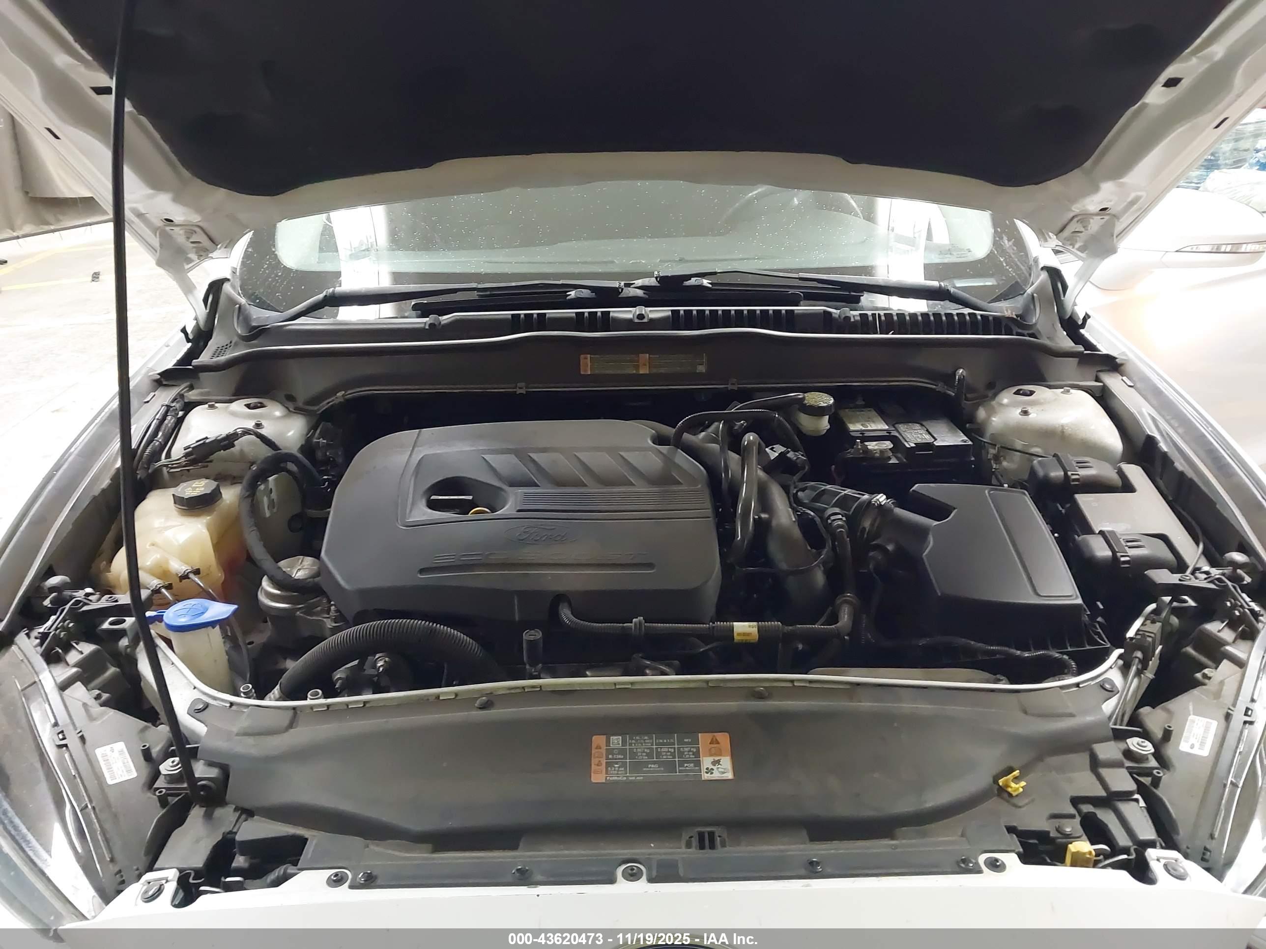 FORD FUSION image 10