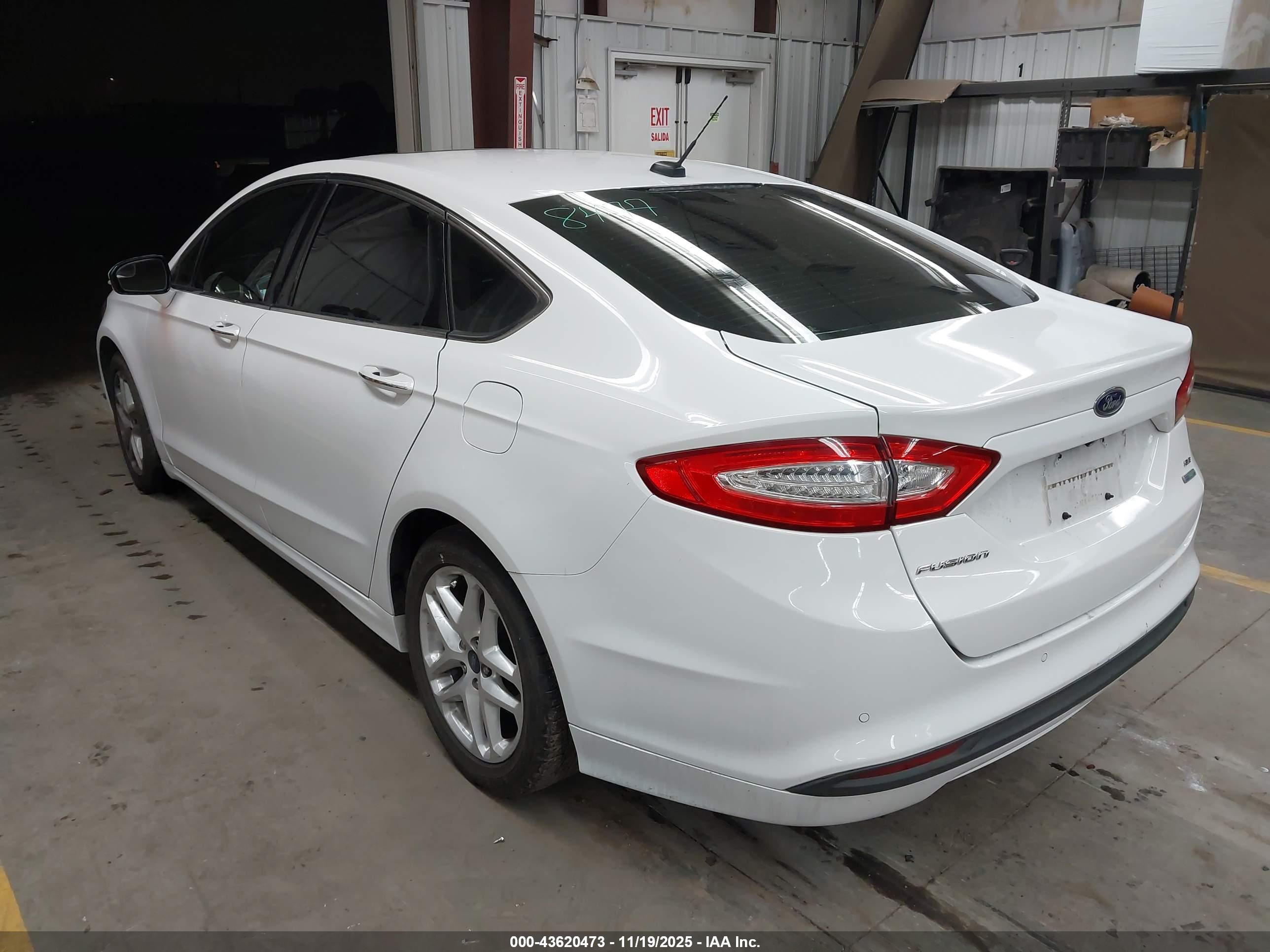 FORD FUSION image 3