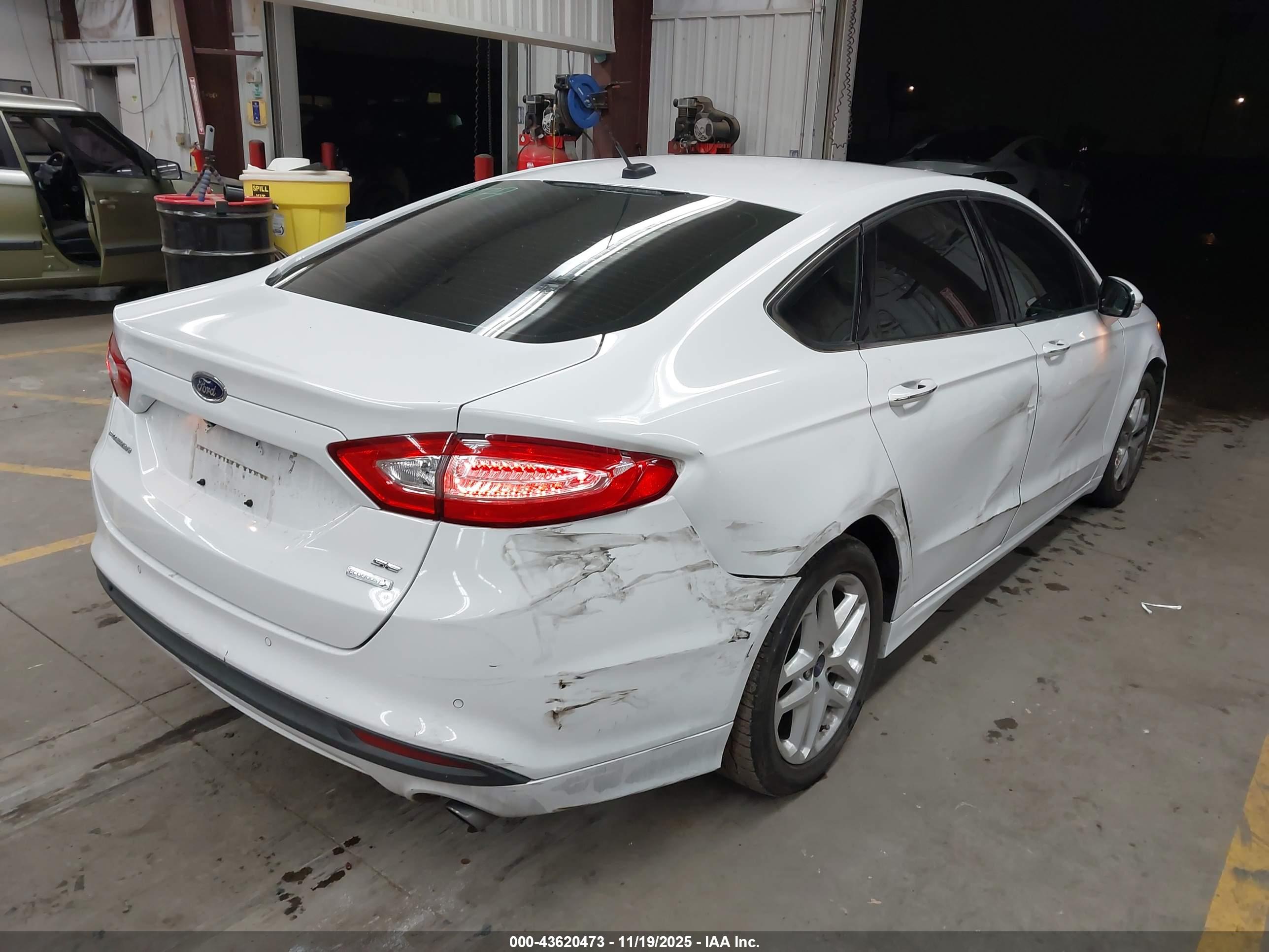 FORD FUSION image 4