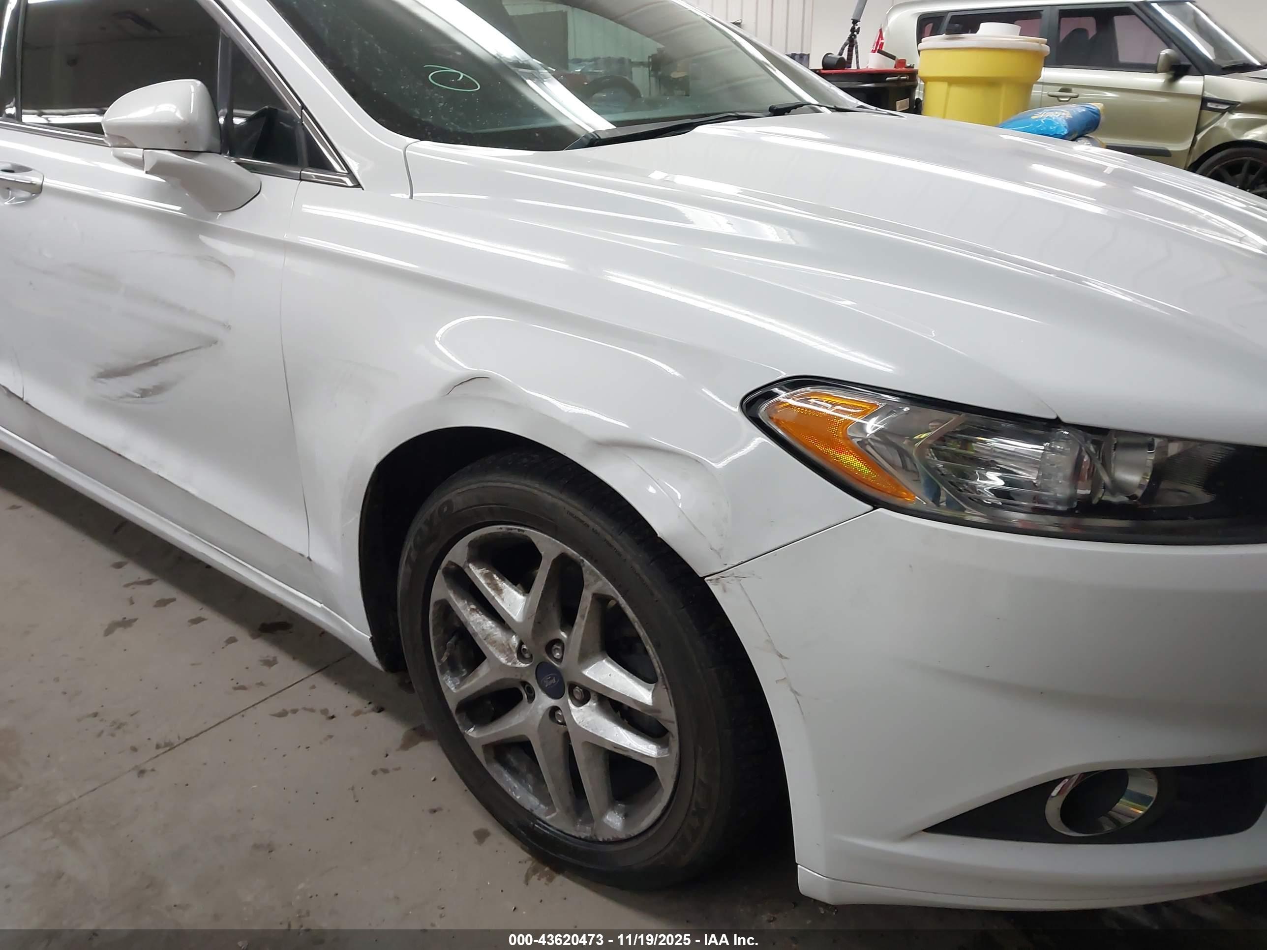 FORD FUSION image 6