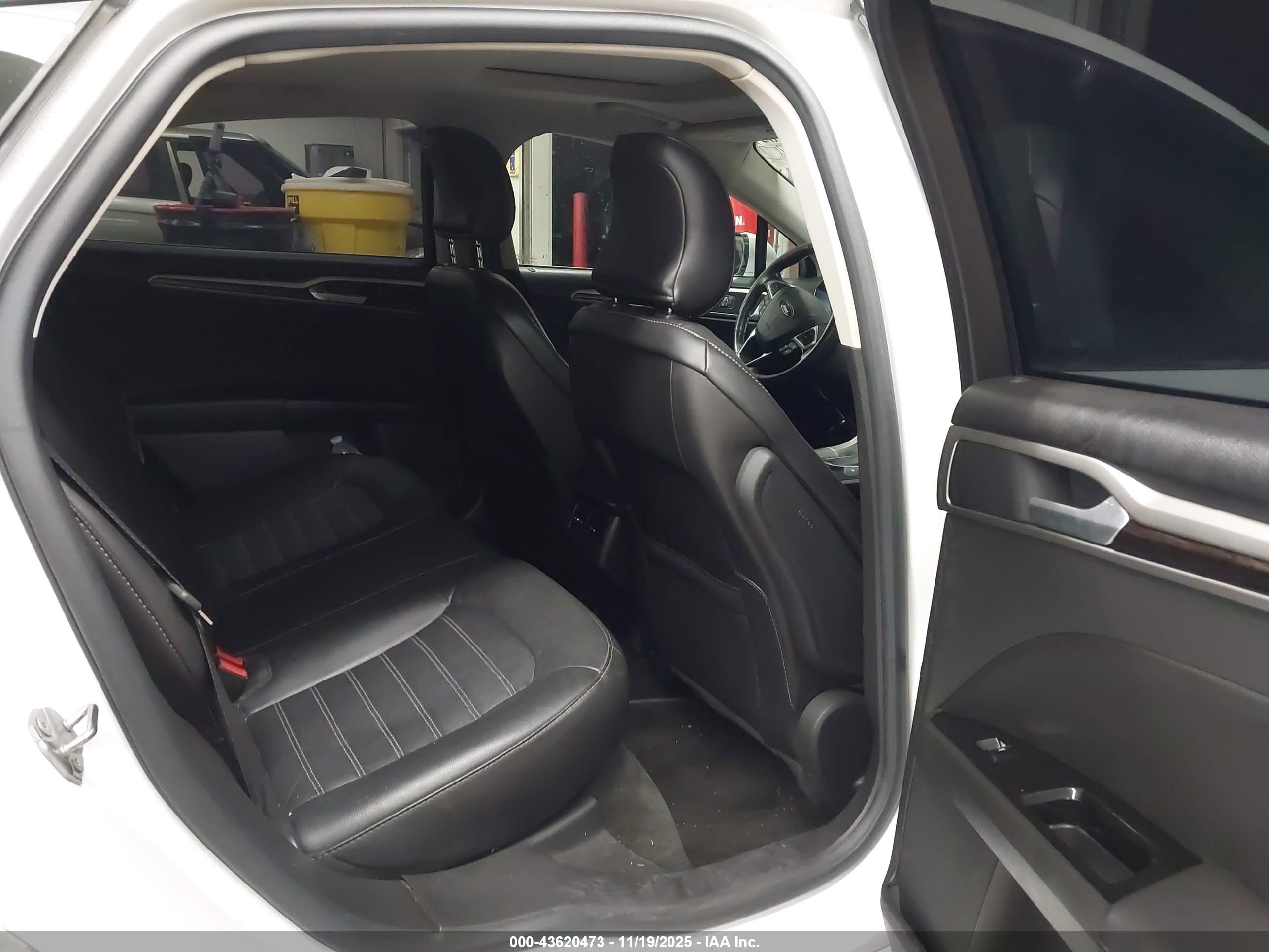 FORD FUSION image 8