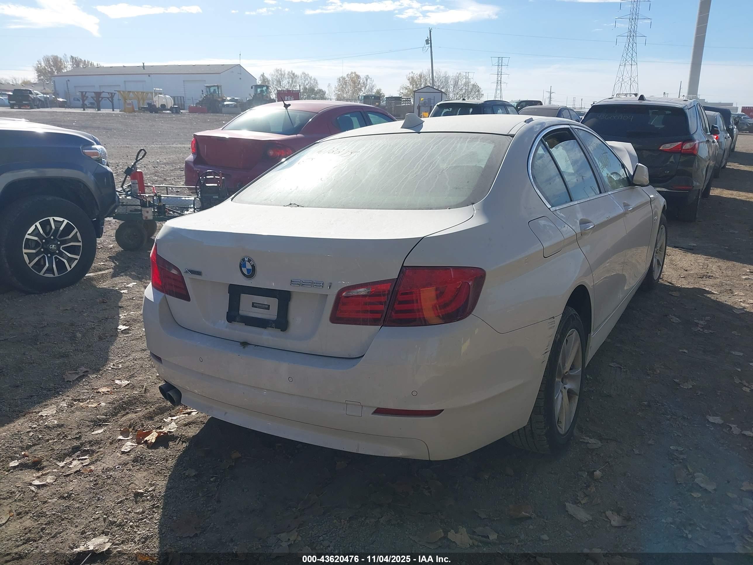 BMW 528I image 4