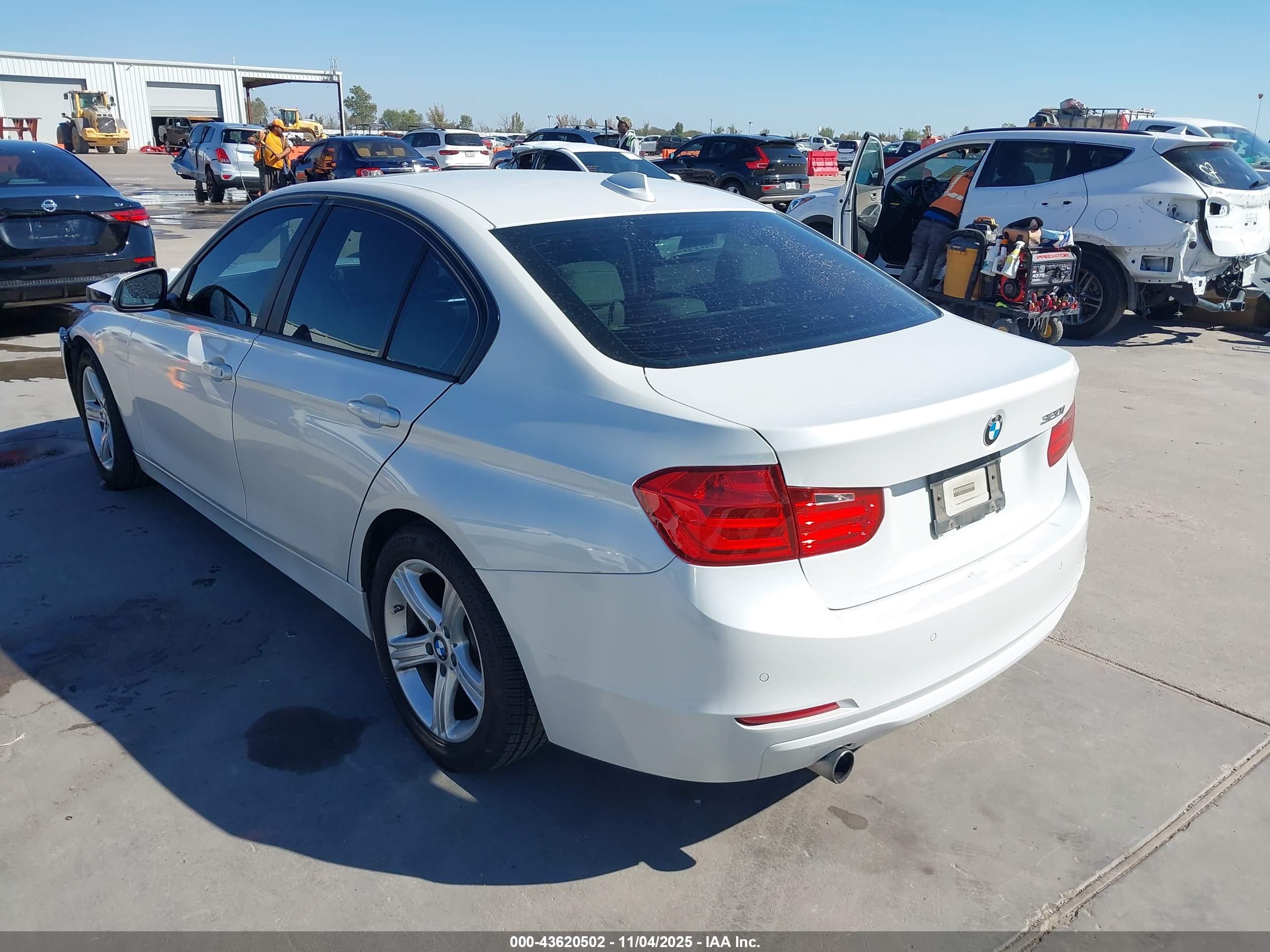 BMW 320I image 3