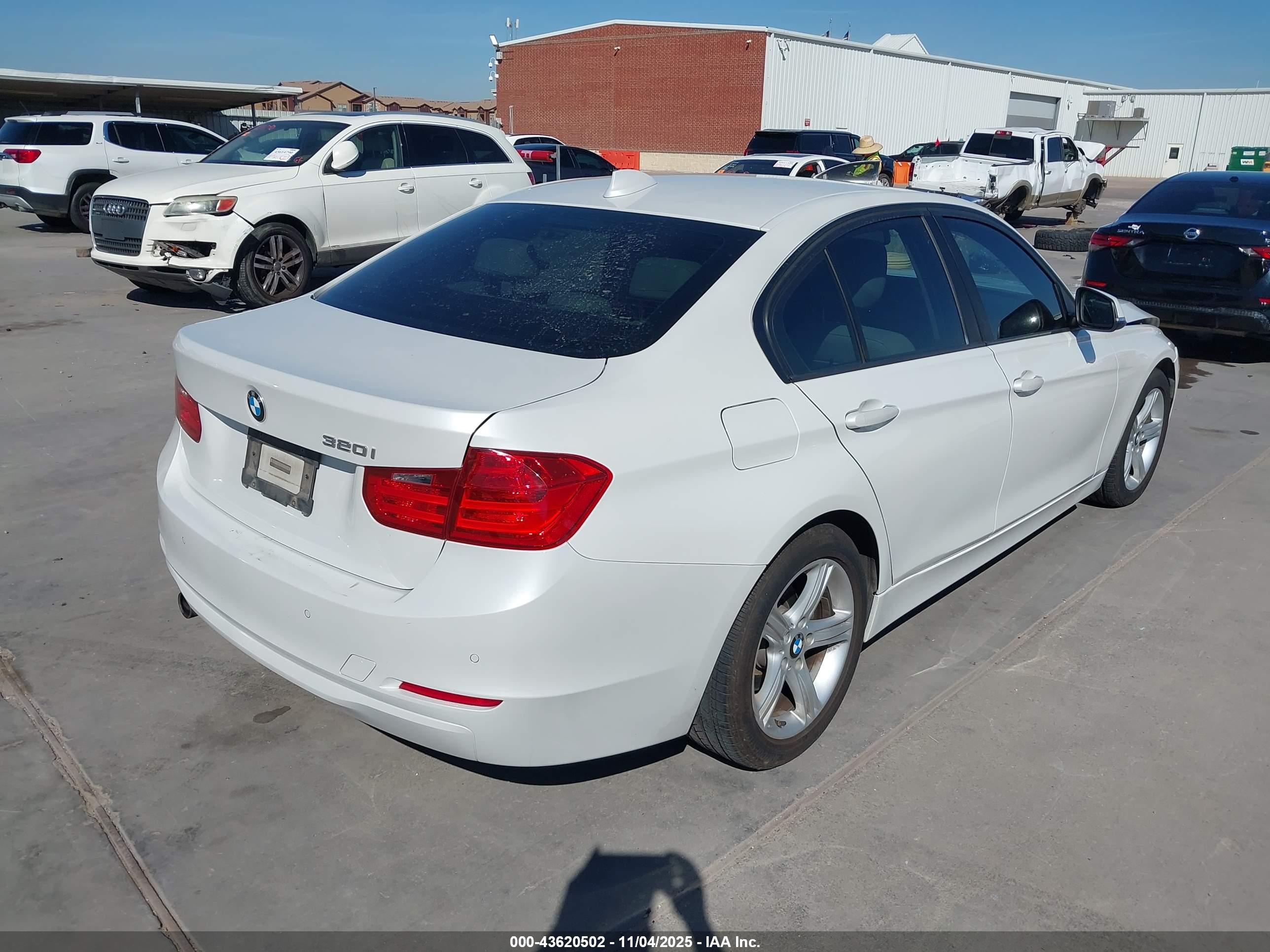 BMW 320I image 4