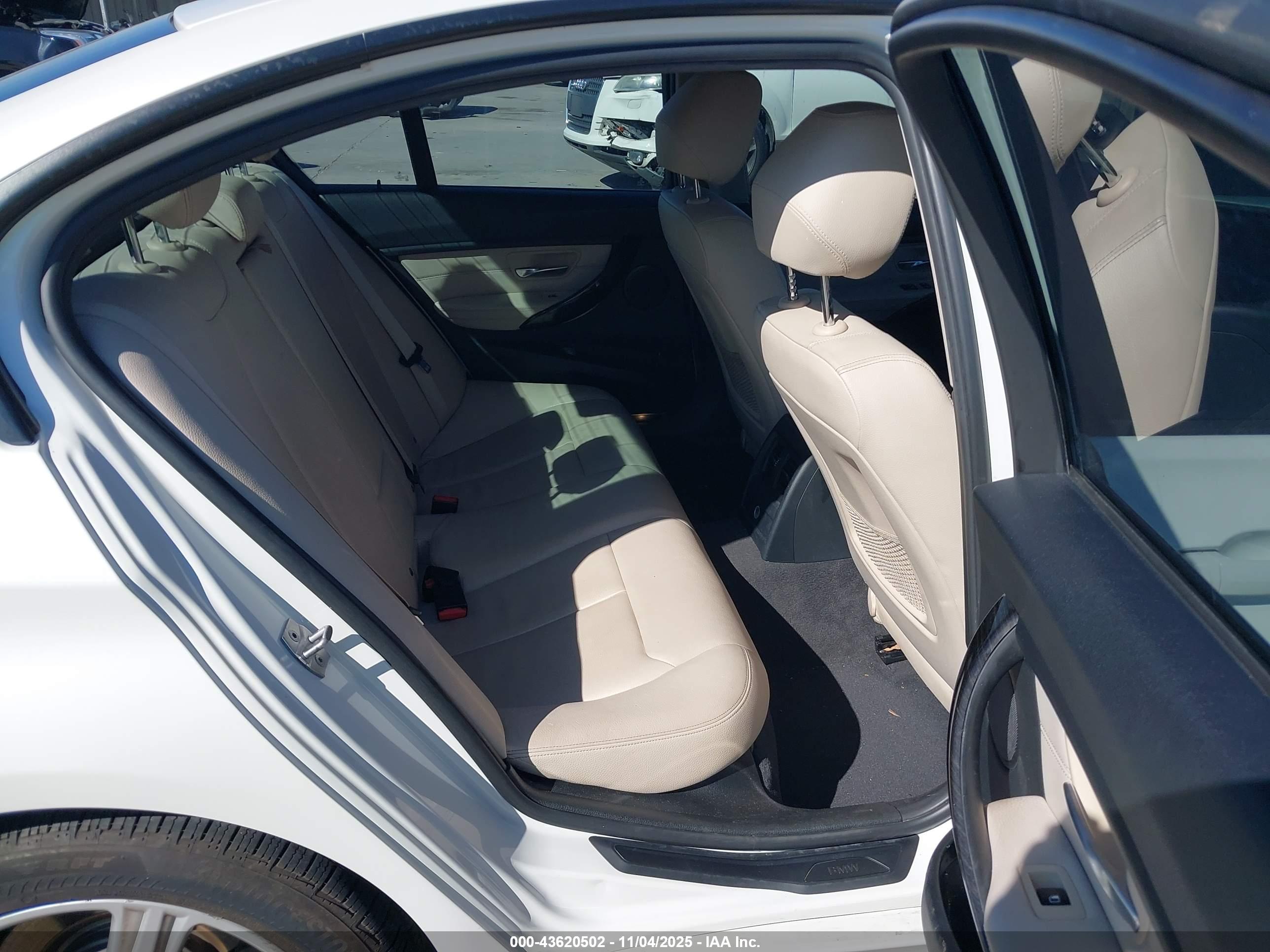 BMW 320I image 8