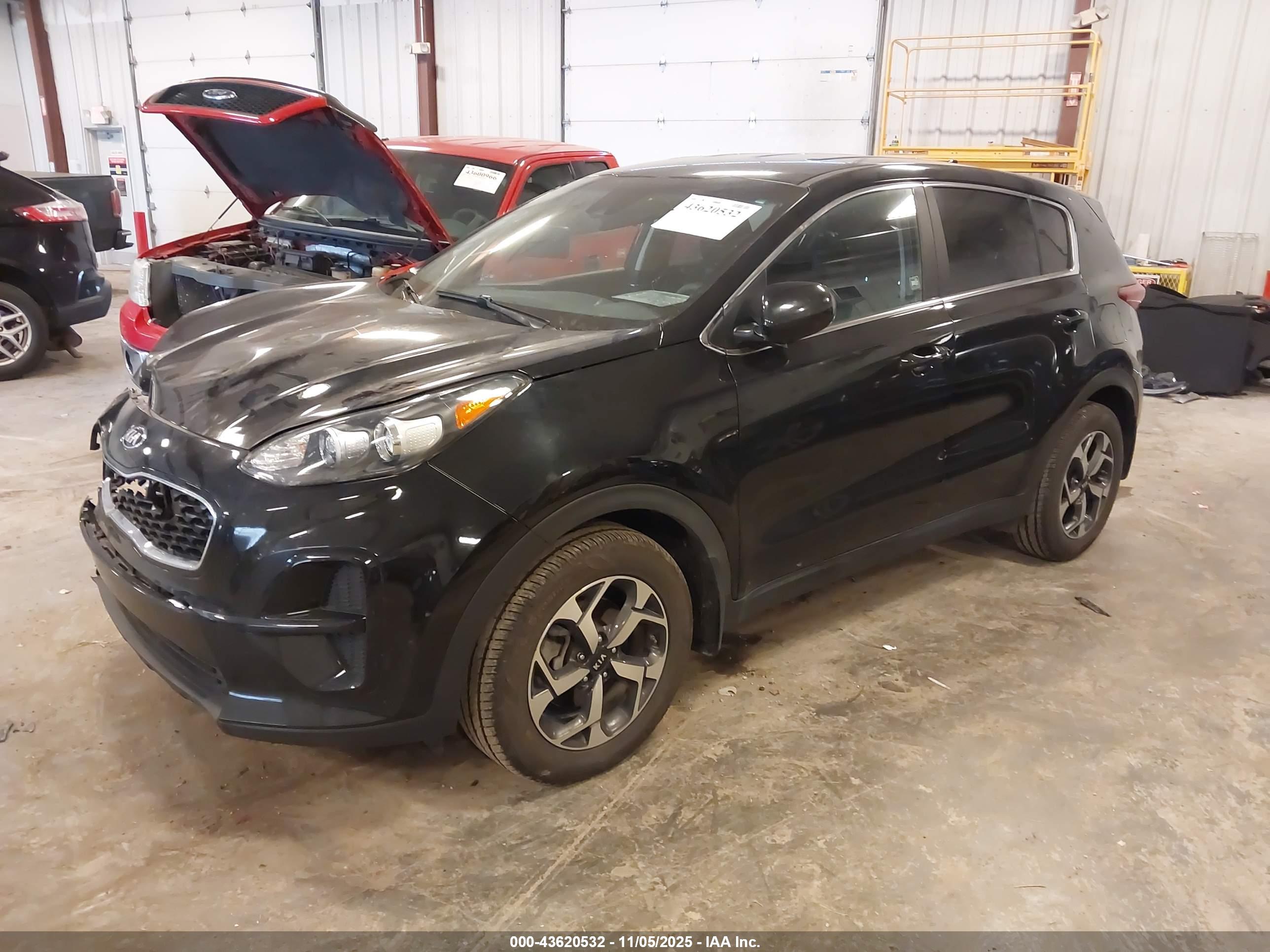 KIA SPORTAGE image 2