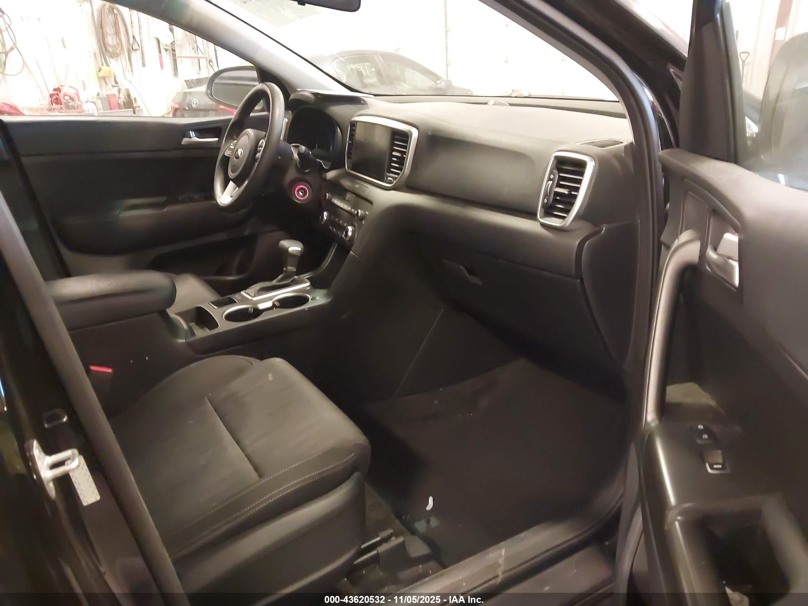 KIA SPORTAGE image 5