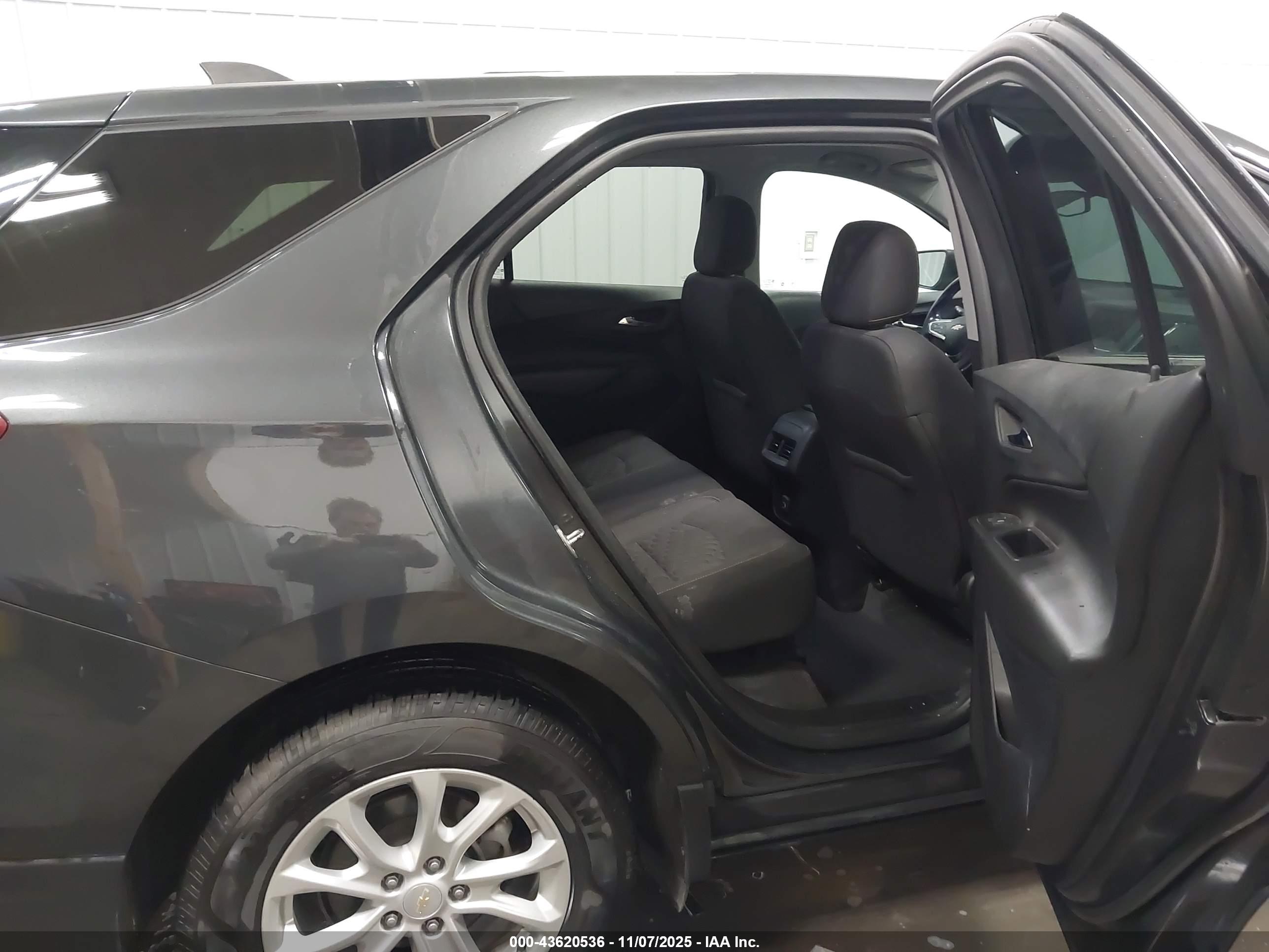 CHEVROLET EQUINOX image 8