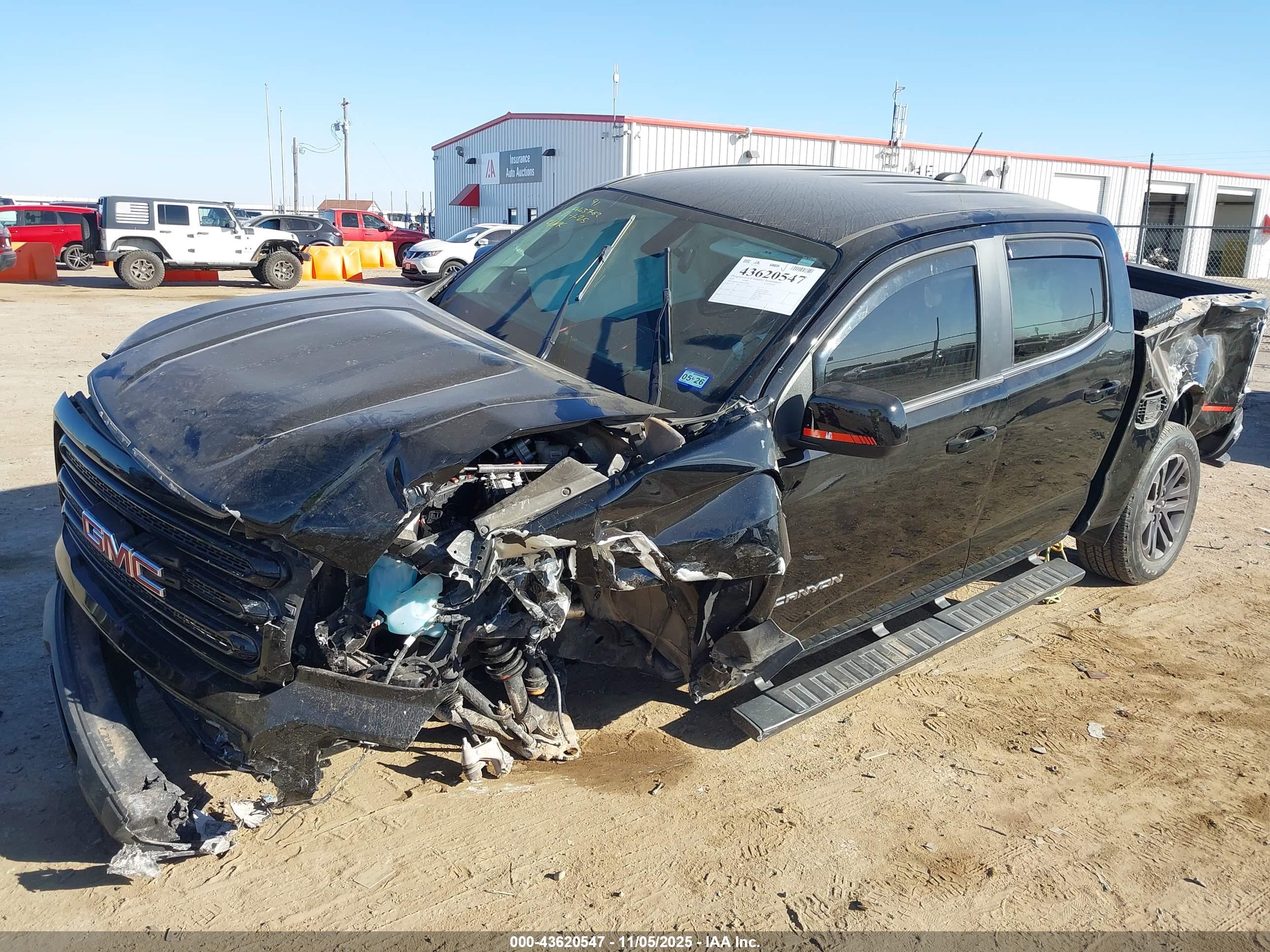GMC CANYON image 2