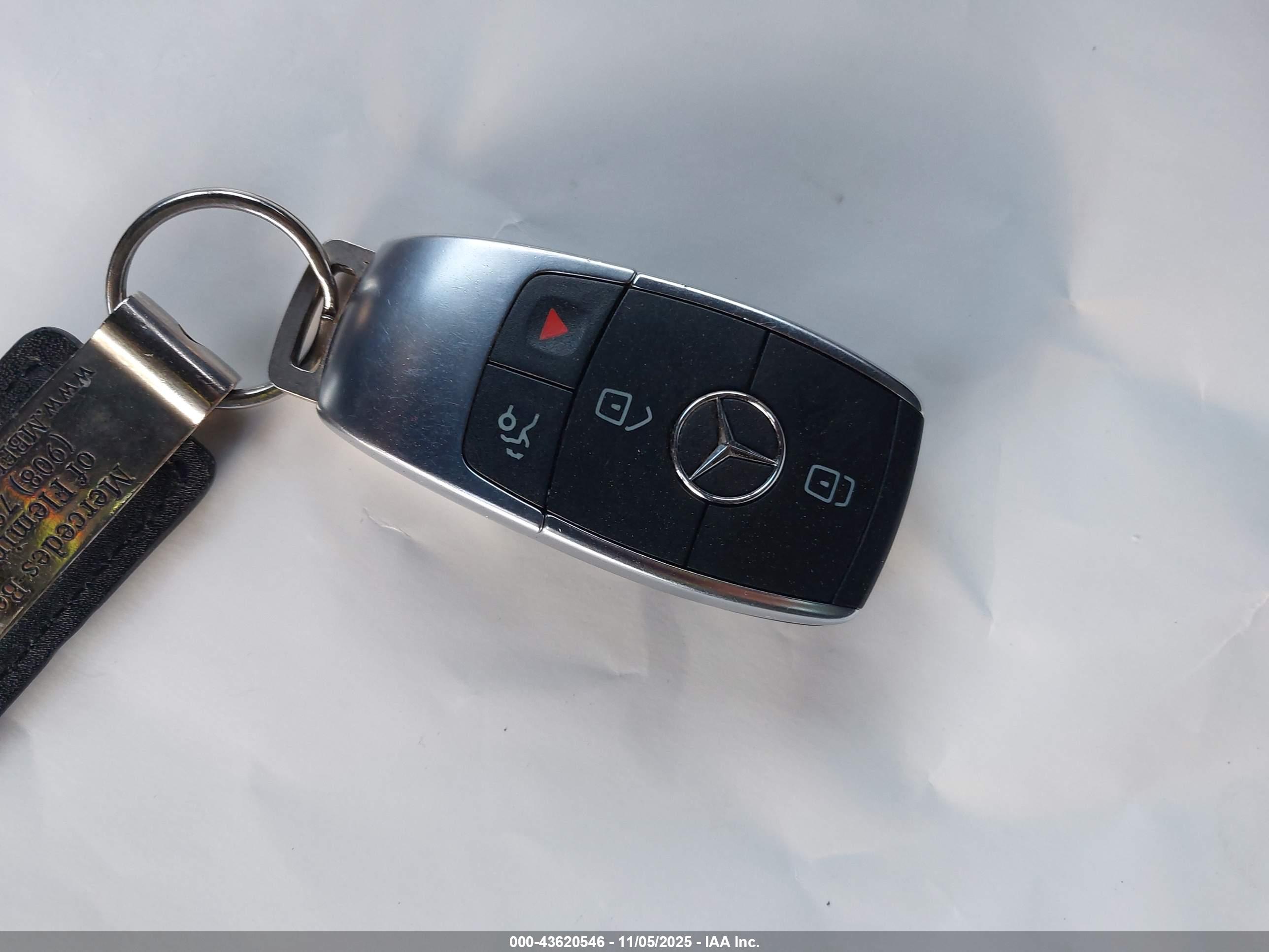 MERCEDES-BENZ GLC image 11