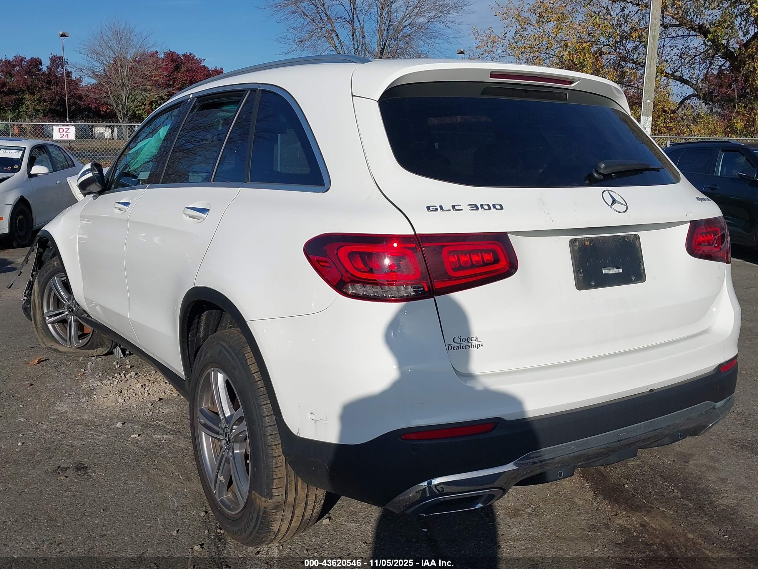 MERCEDES-BENZ GLC image 3