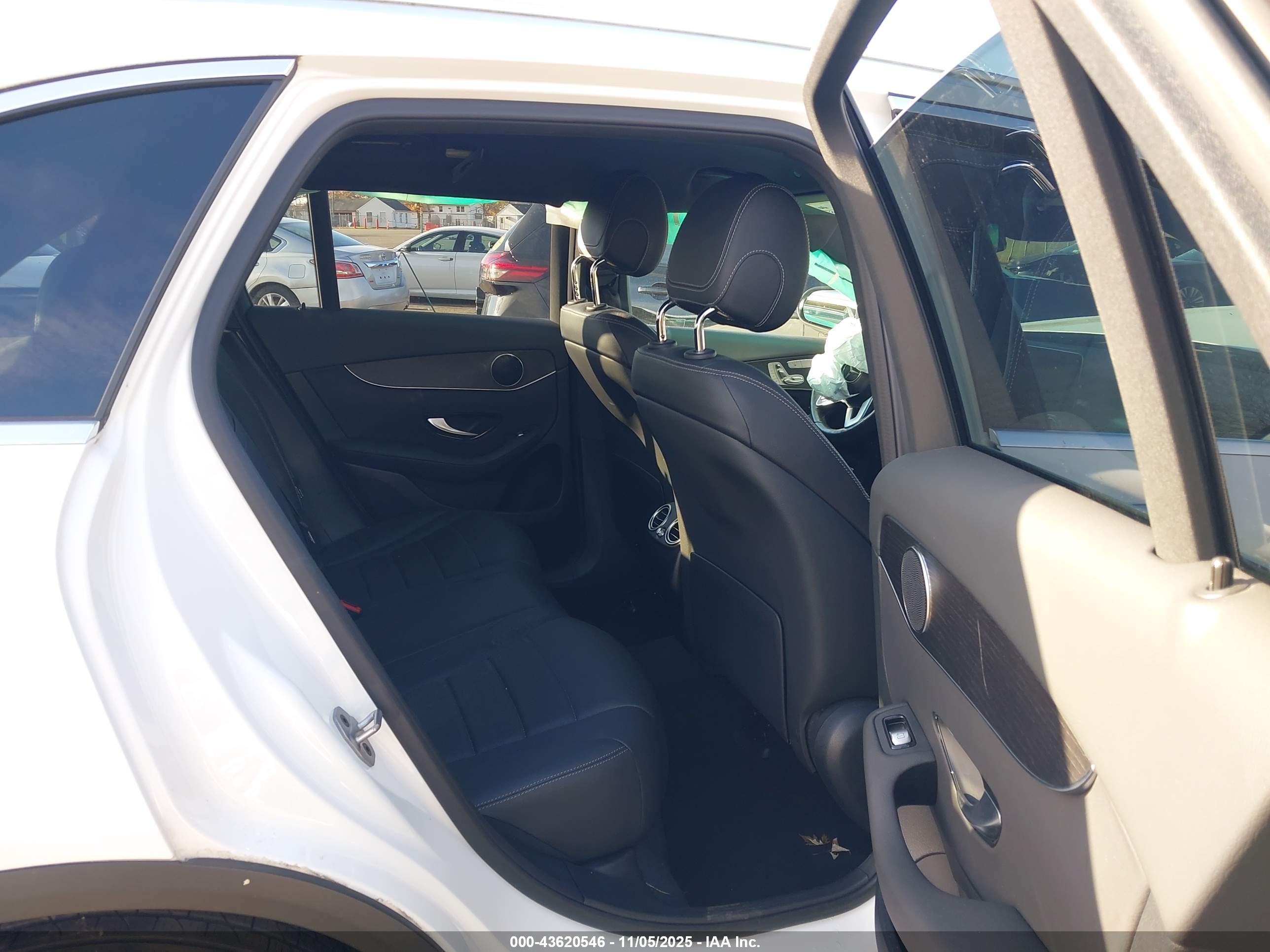 MERCEDES-BENZ GLC image 8