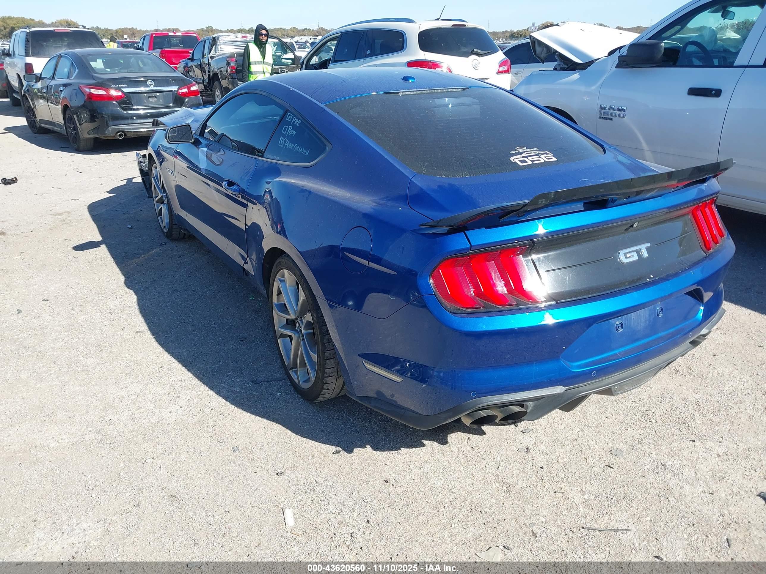 FORD MUSTANG image 3