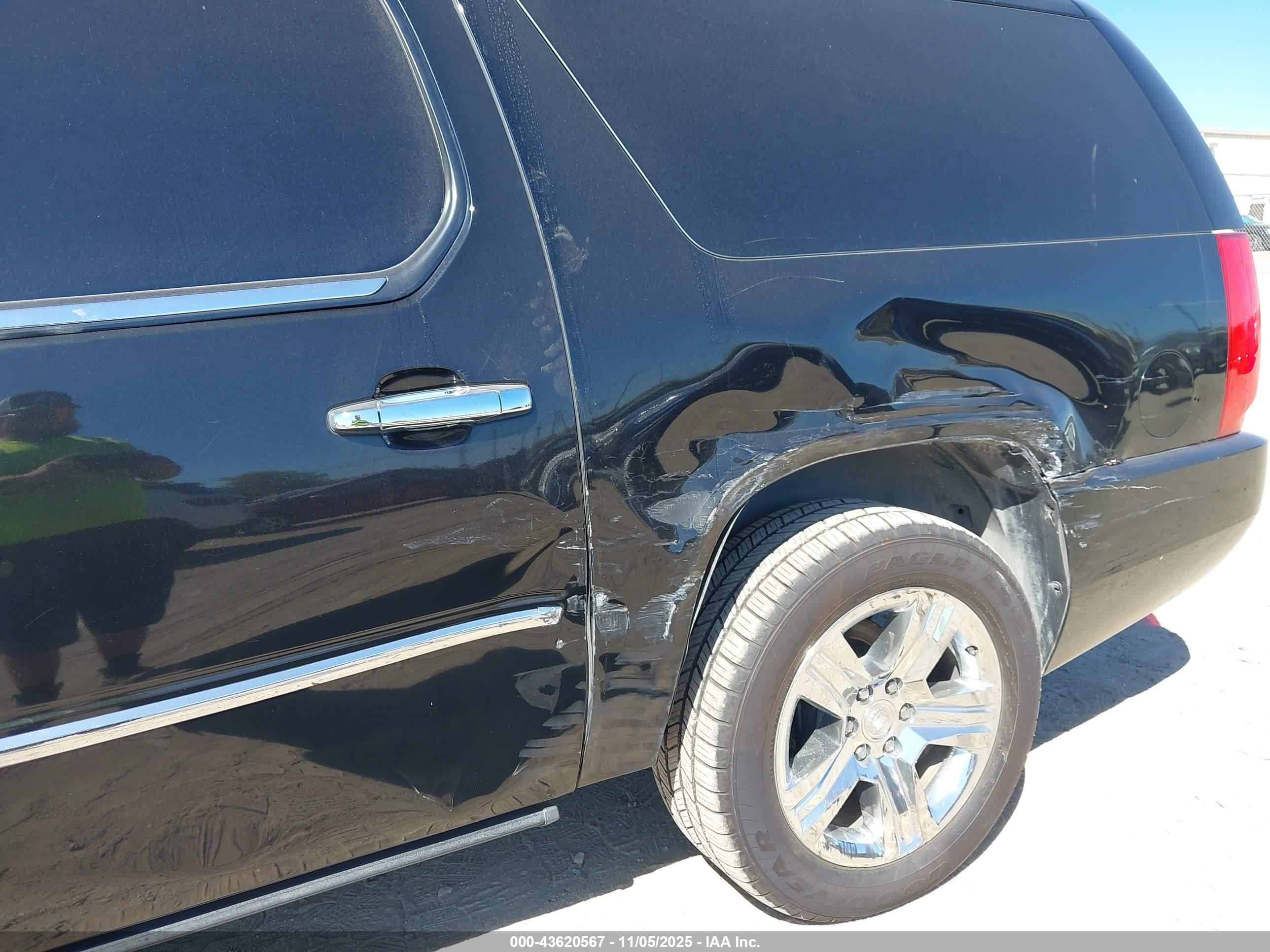 CADILLAC ESCALADE image 6
