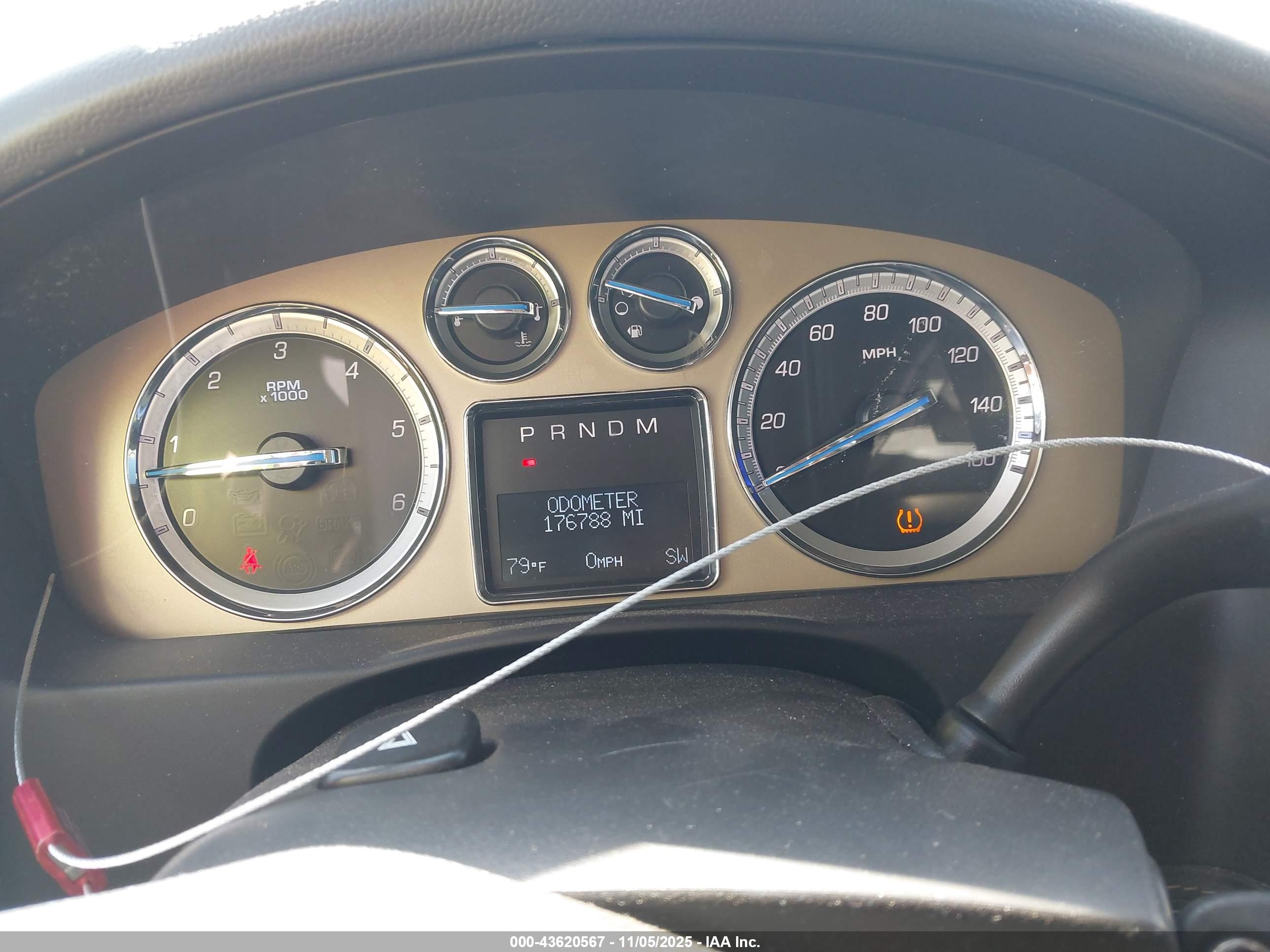 CADILLAC ESCALADE image 7