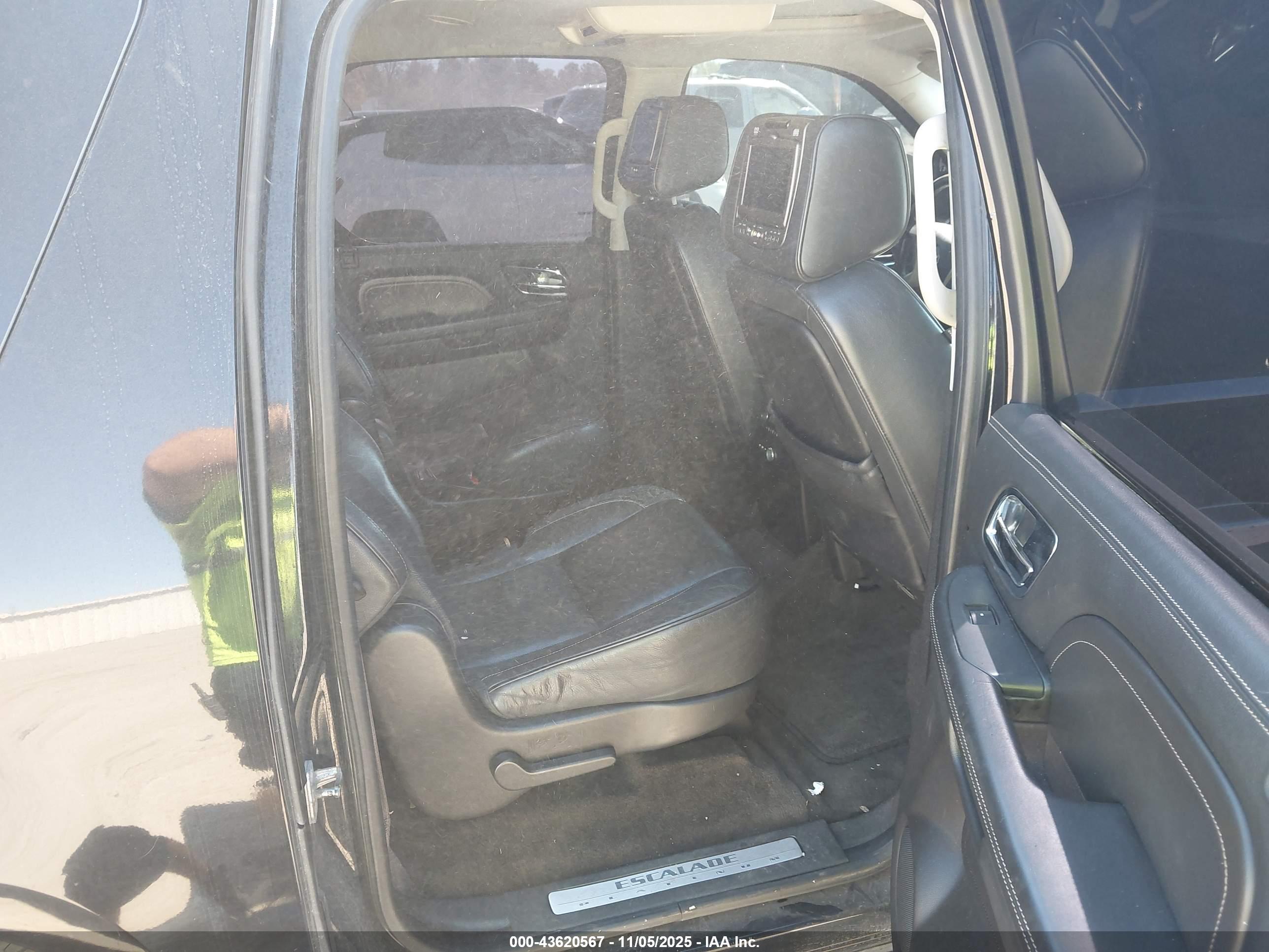 CADILLAC ESCALADE image 8