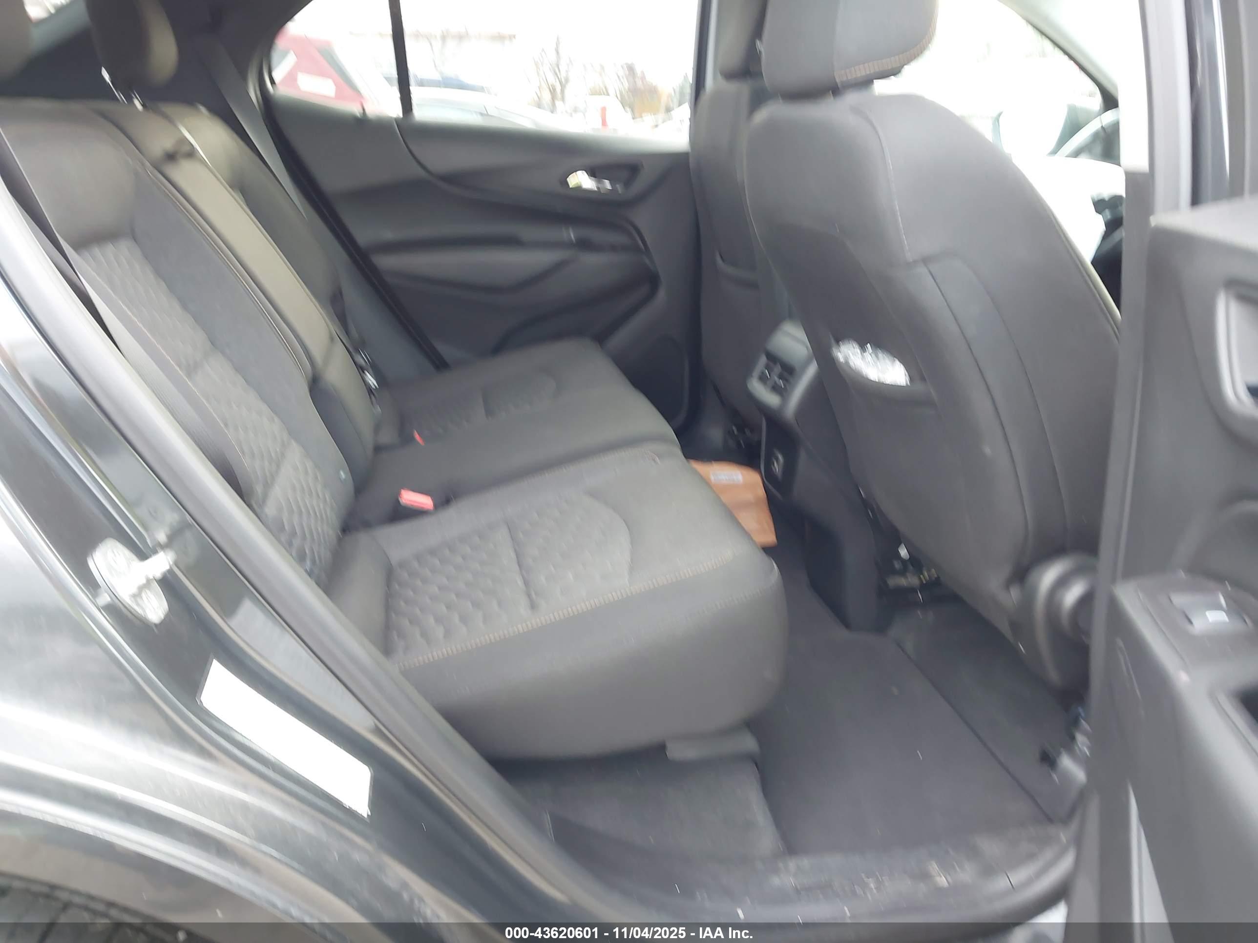 CHEVROLET EQUINOX image 8