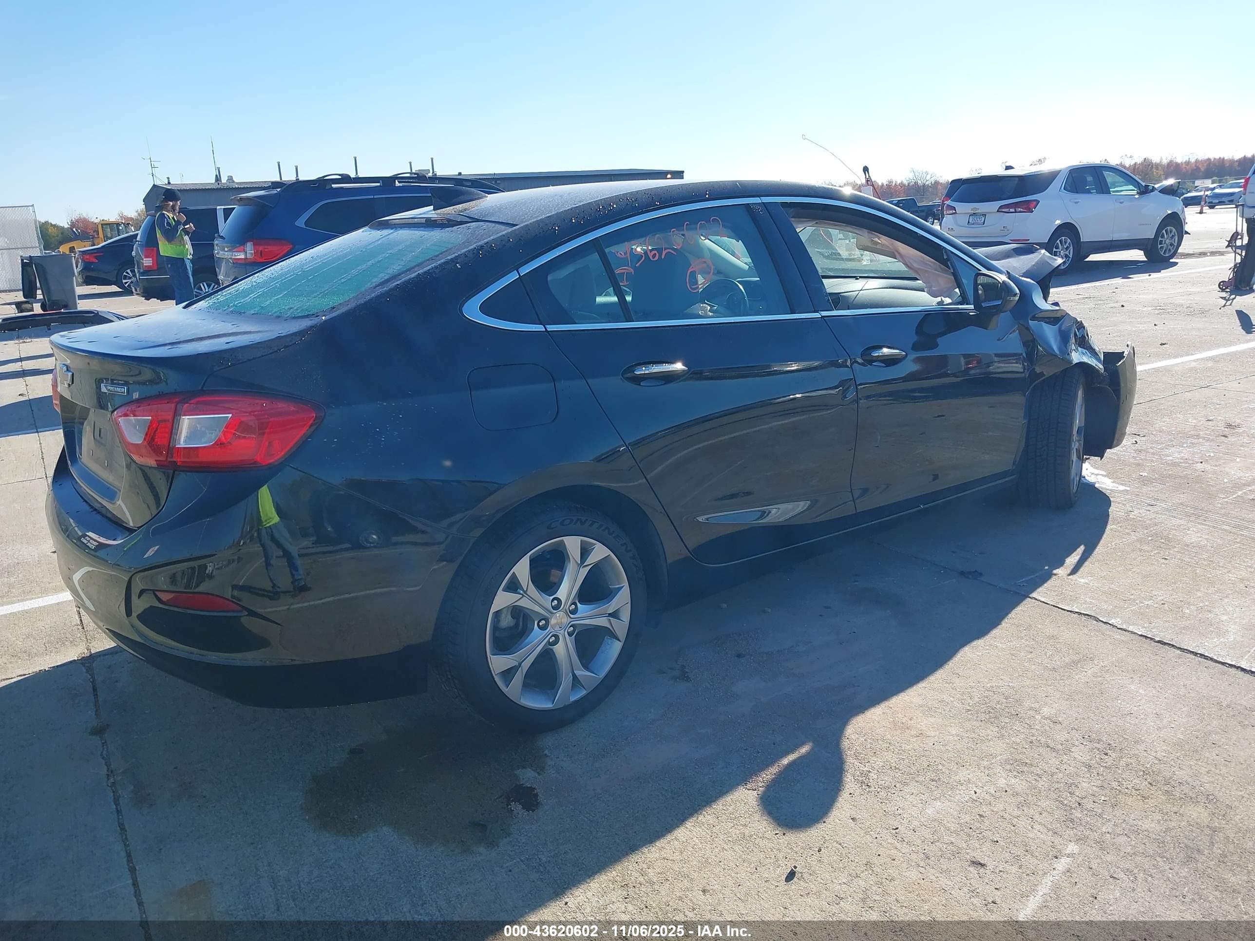 CHEVROLET CRUZE image 4