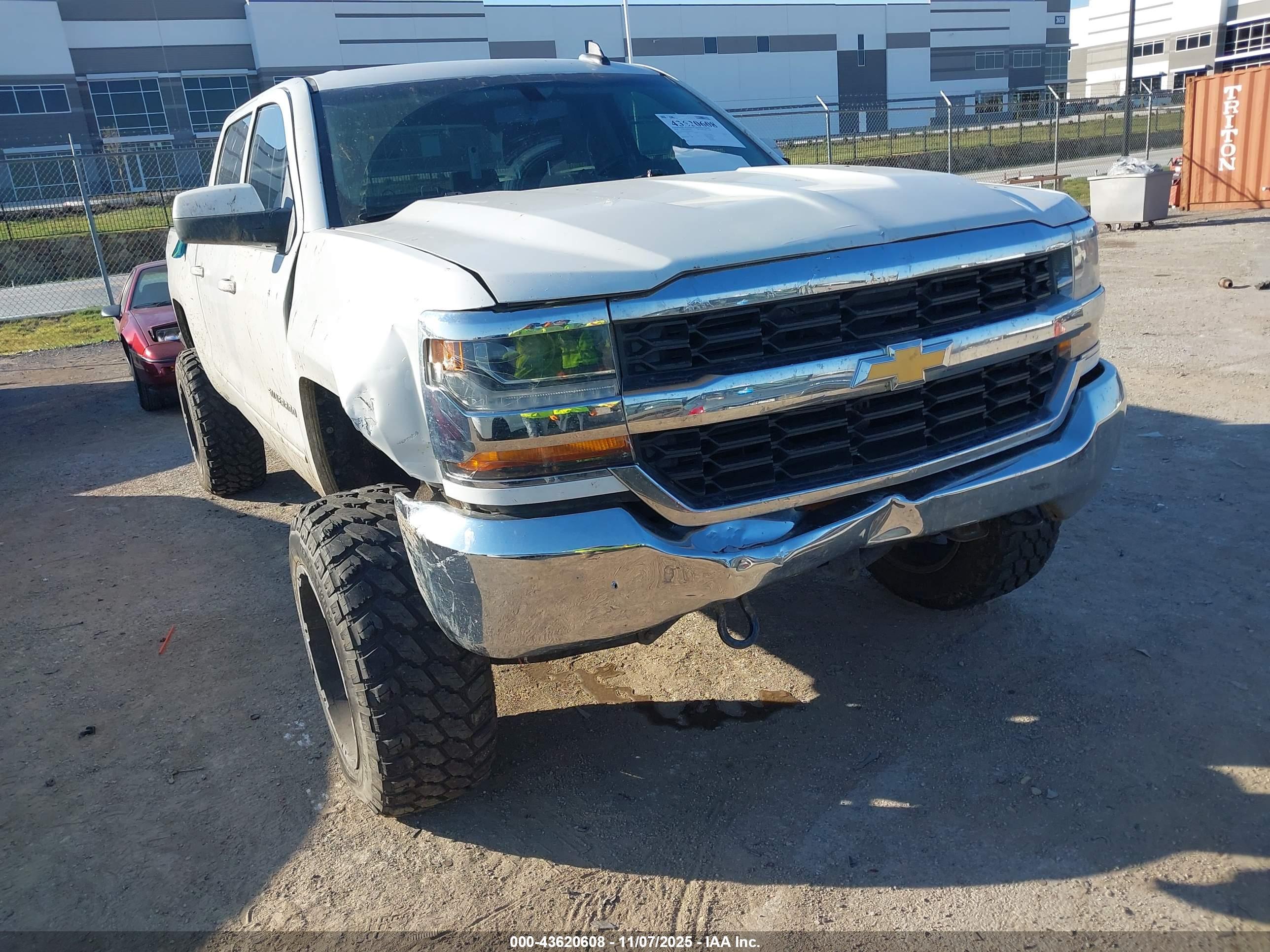 CHEVROLET SILVERADO image 6