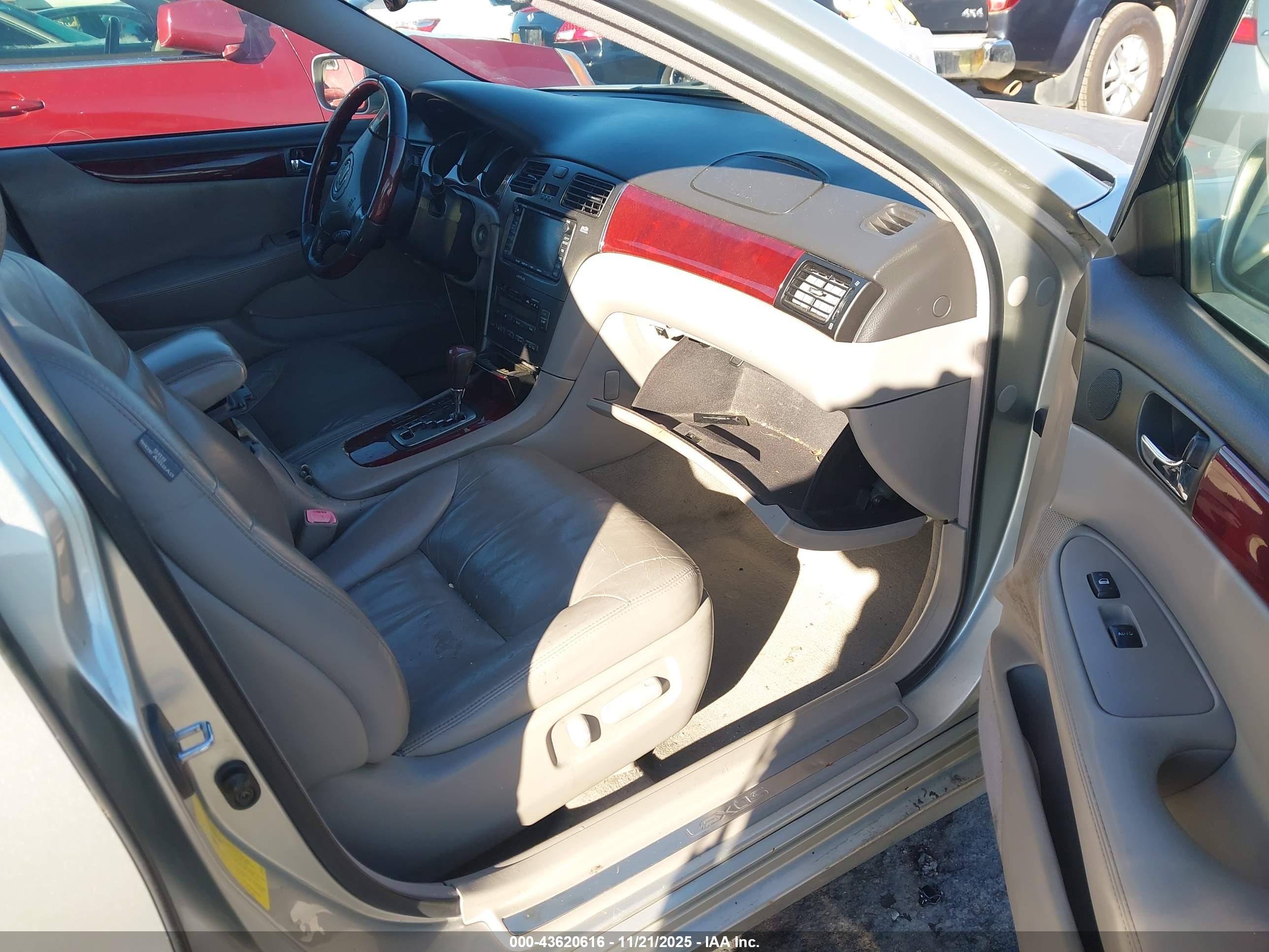 LEXUS ES image 5
