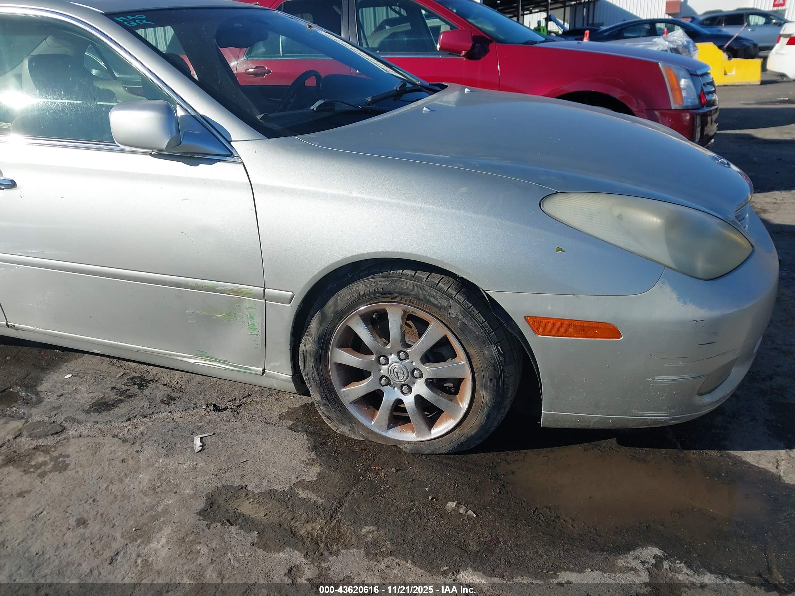 LEXUS ES image 6