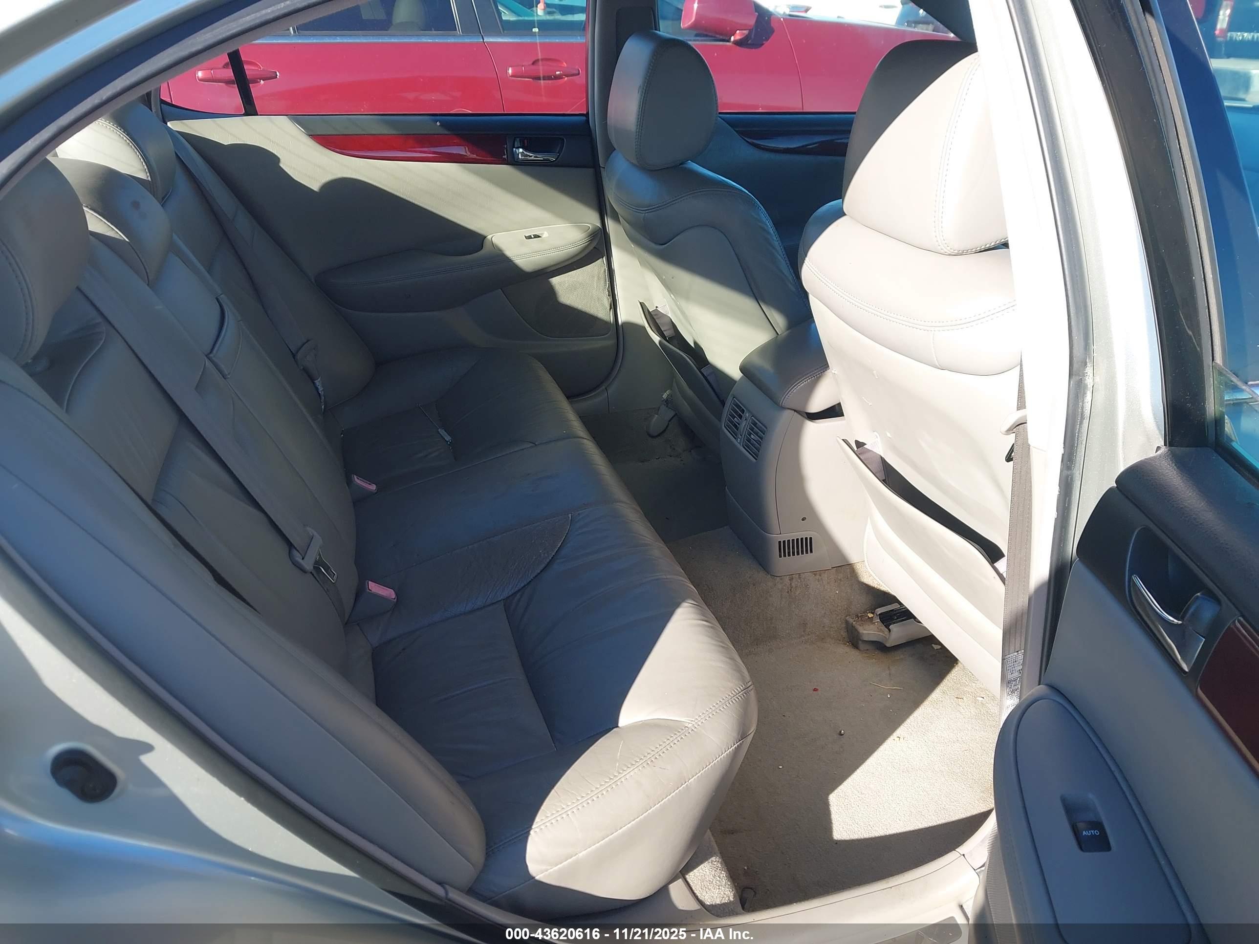 LEXUS ES image 8