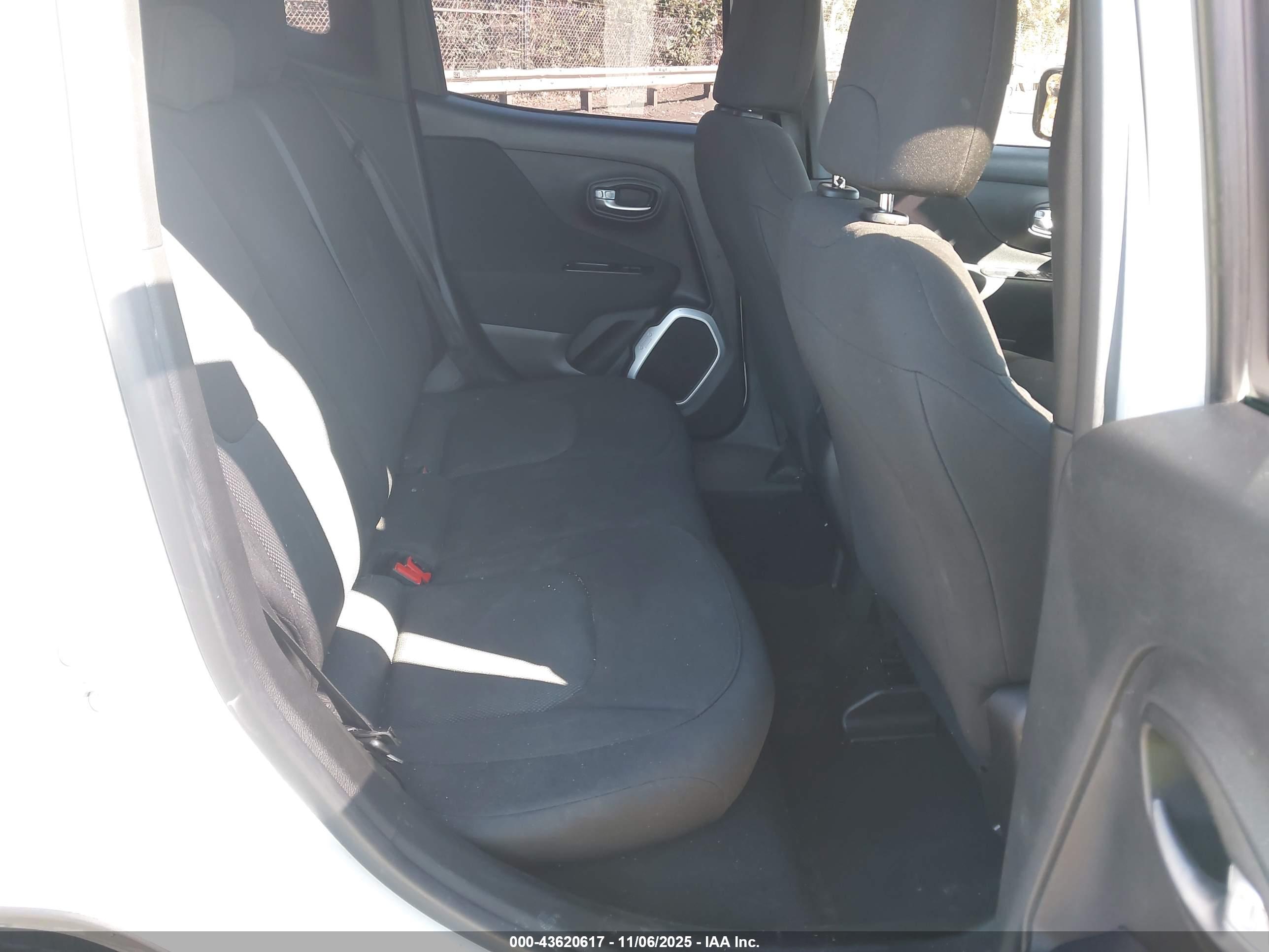 JEEP RENEGADE image 8