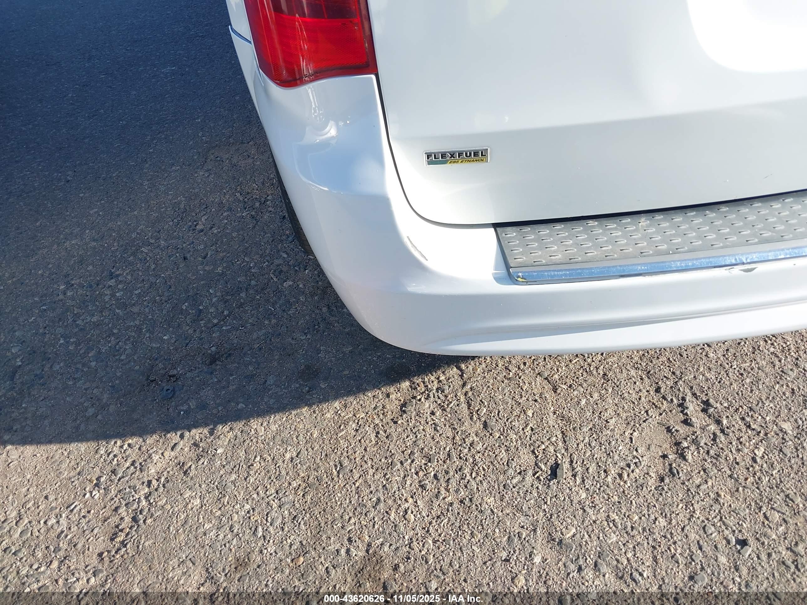 CHRYSLER TOWN image 6