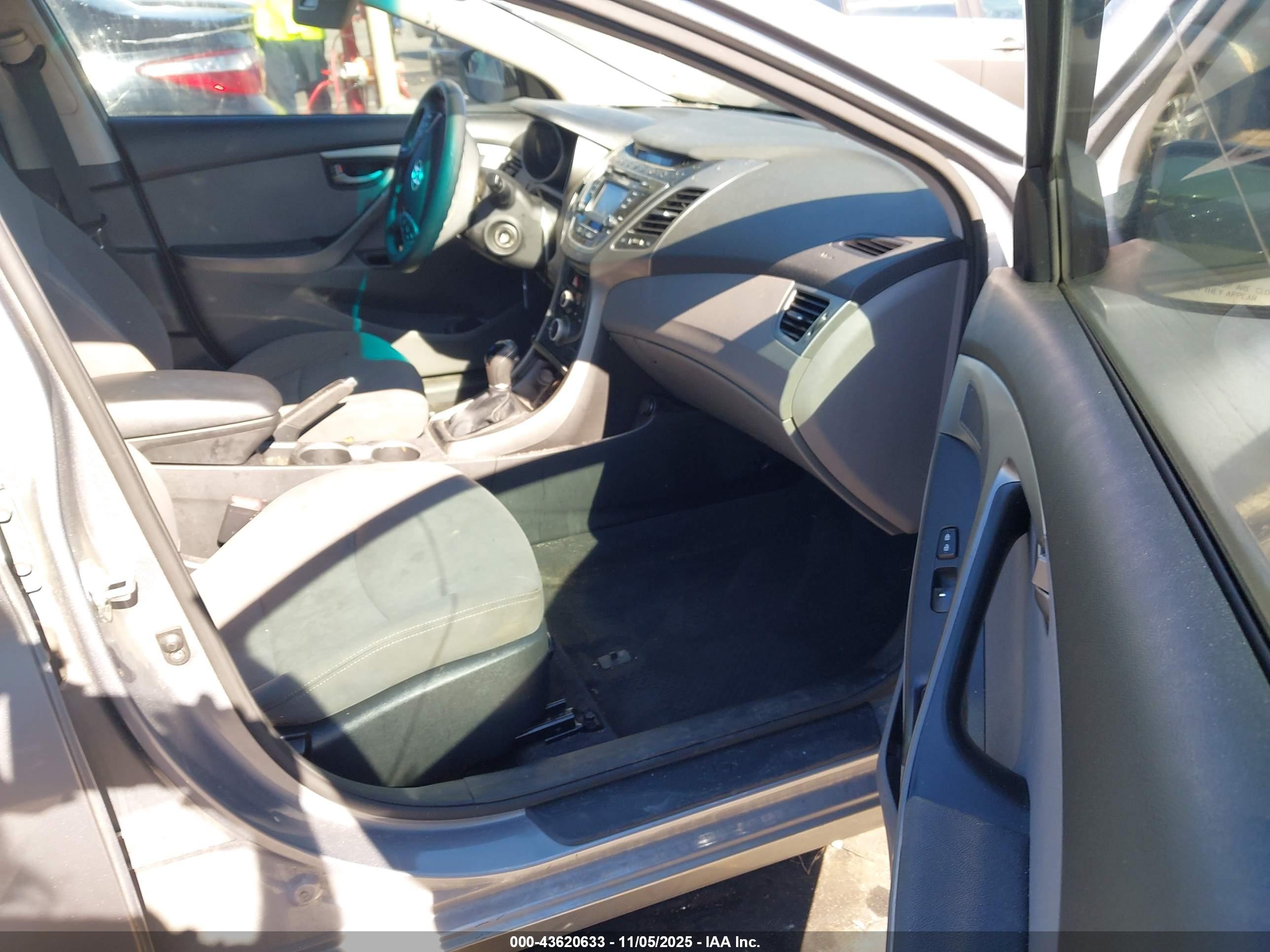 HYUNDAI ELANTRA image 5