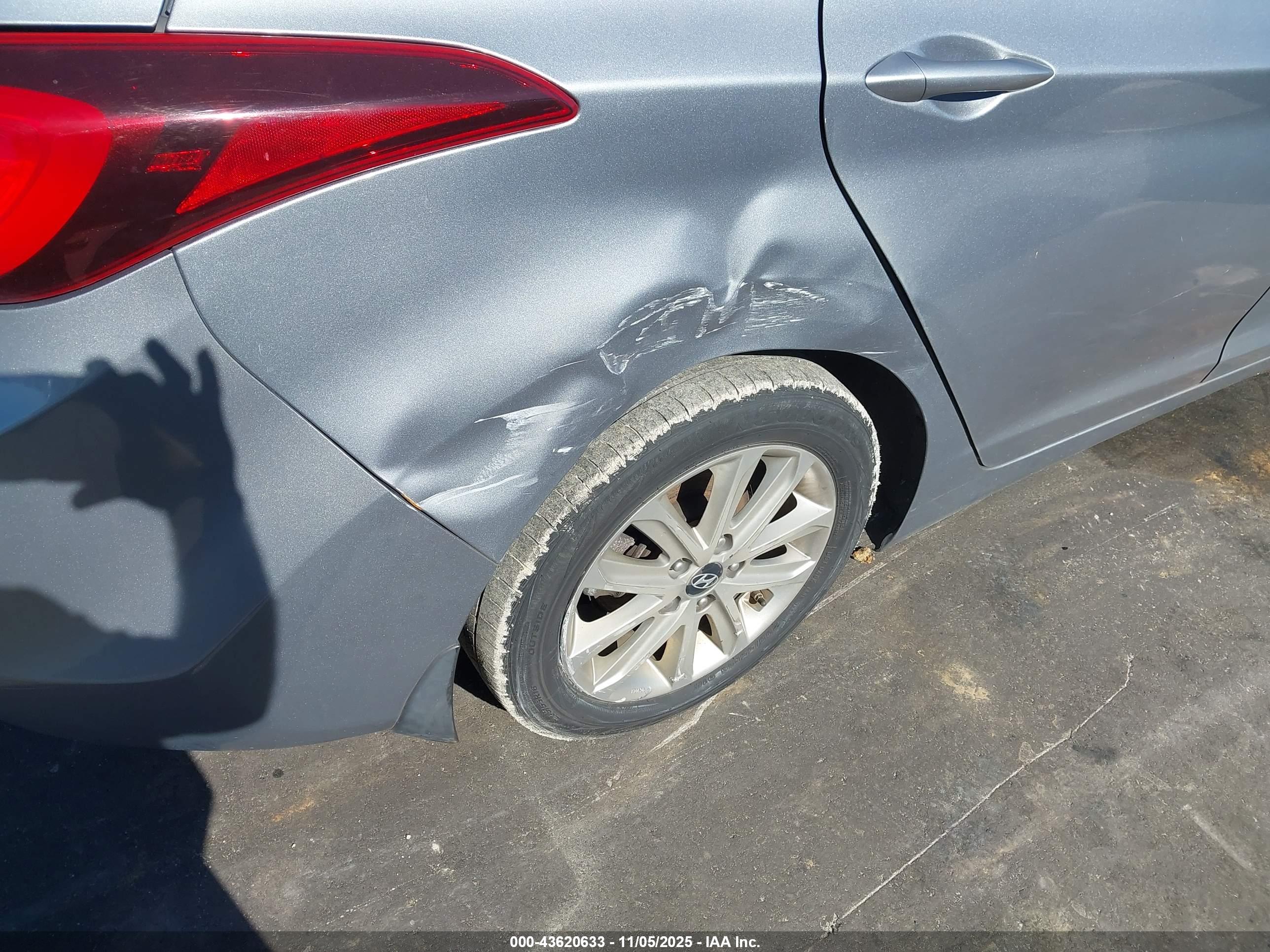 HYUNDAI ELANTRA image 6
