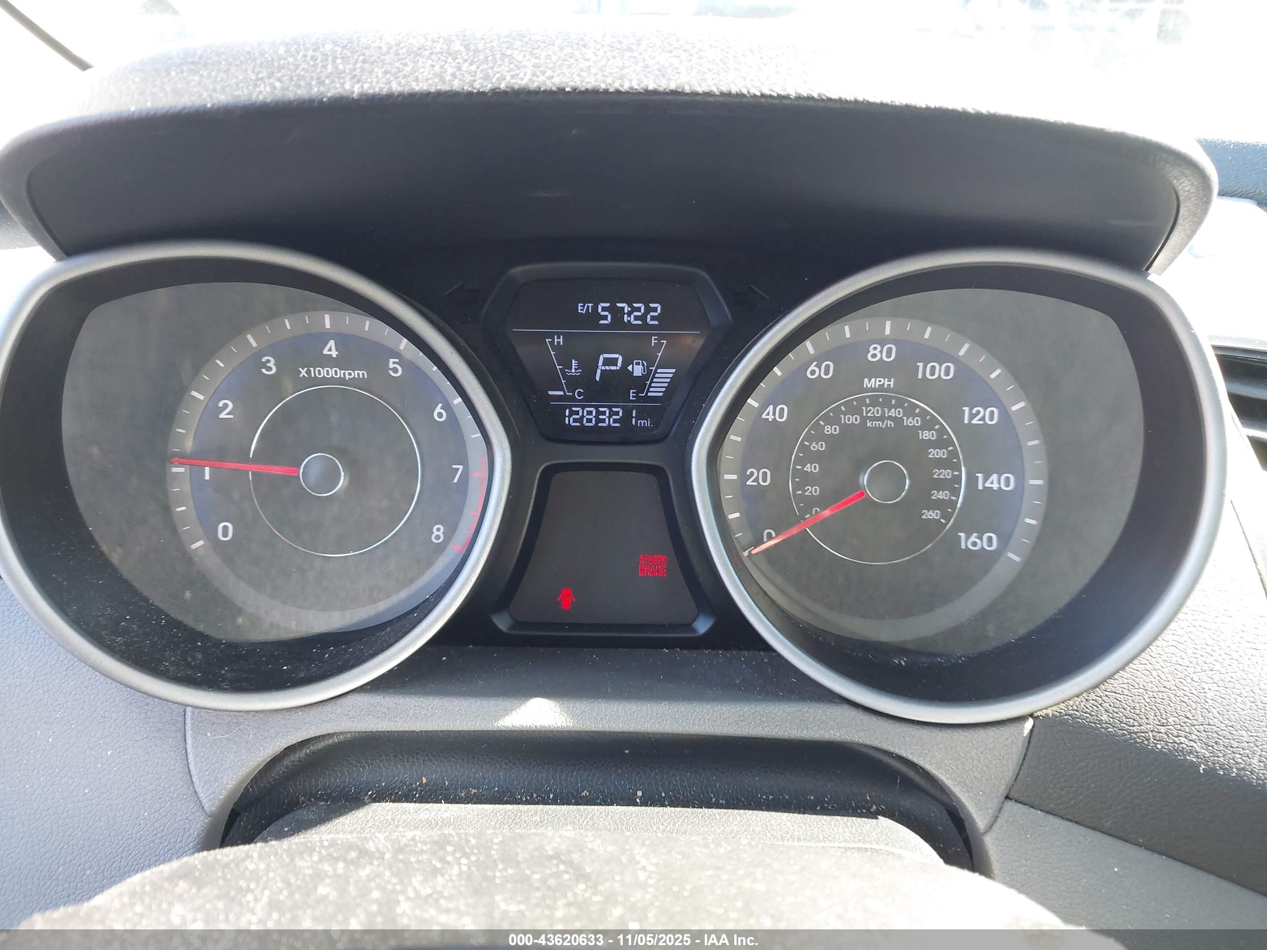 HYUNDAI ELANTRA image 7