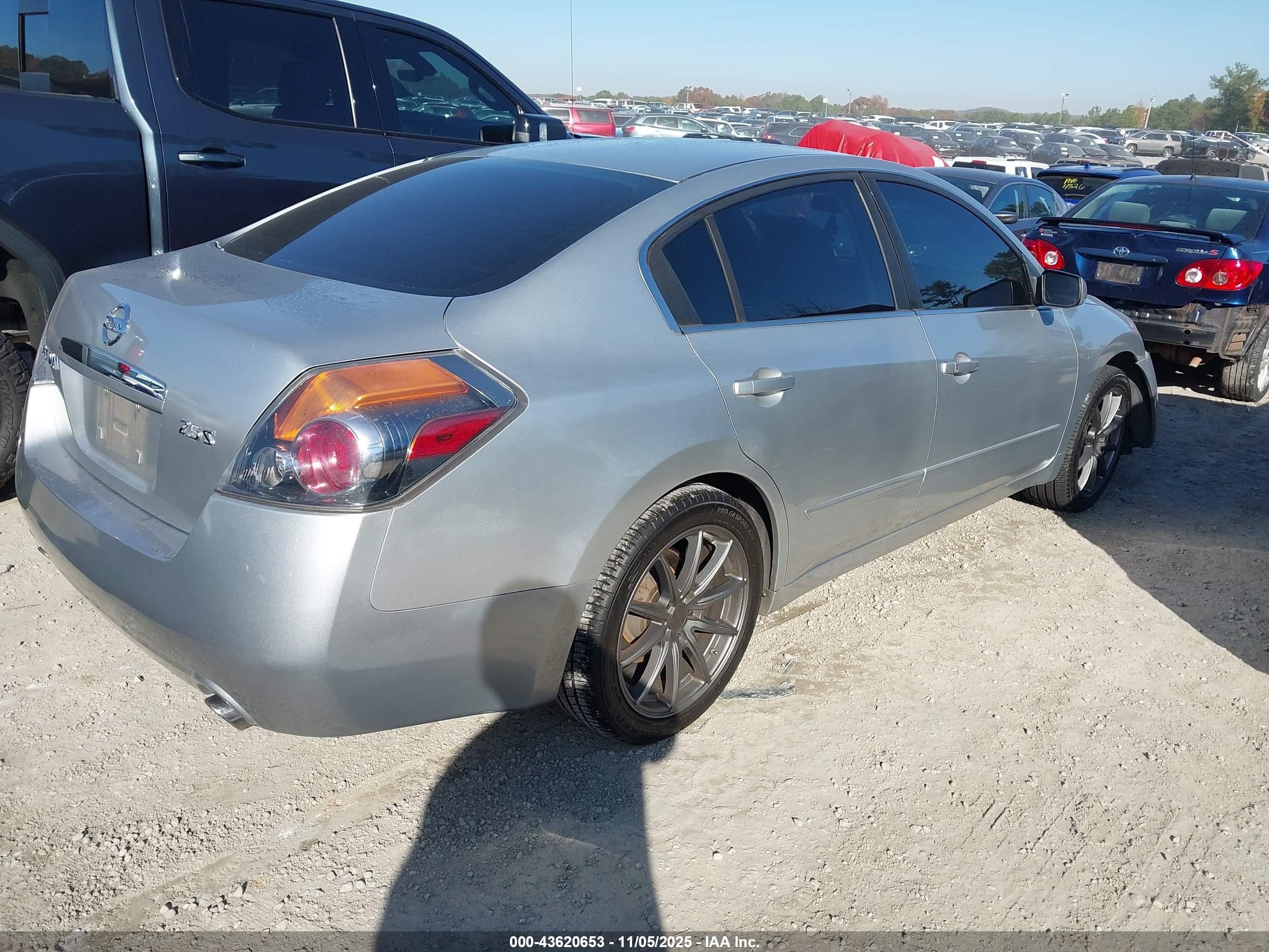 NISSAN ALTIMA image 4