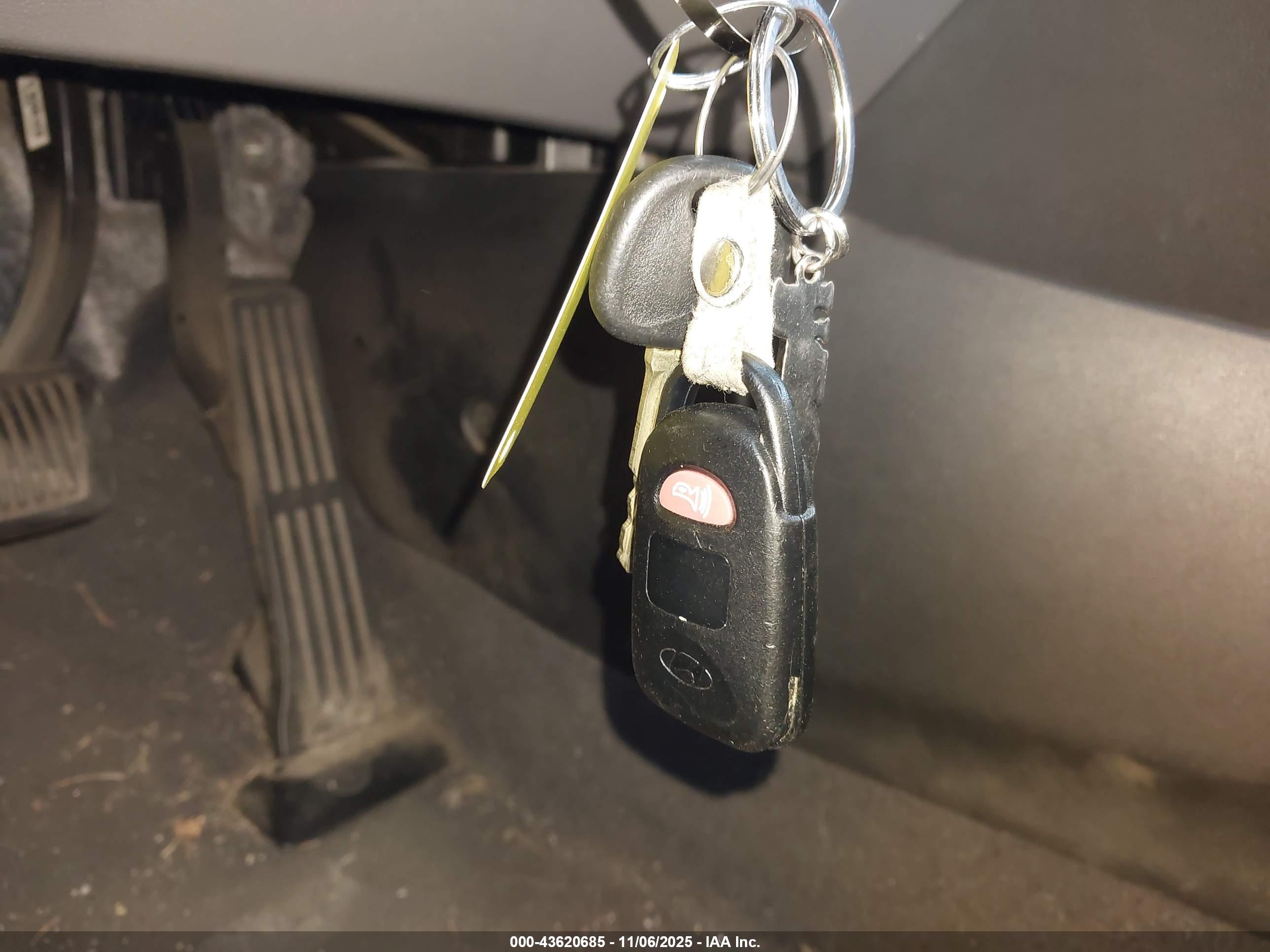 HYUNDAI ELANTRA image 11