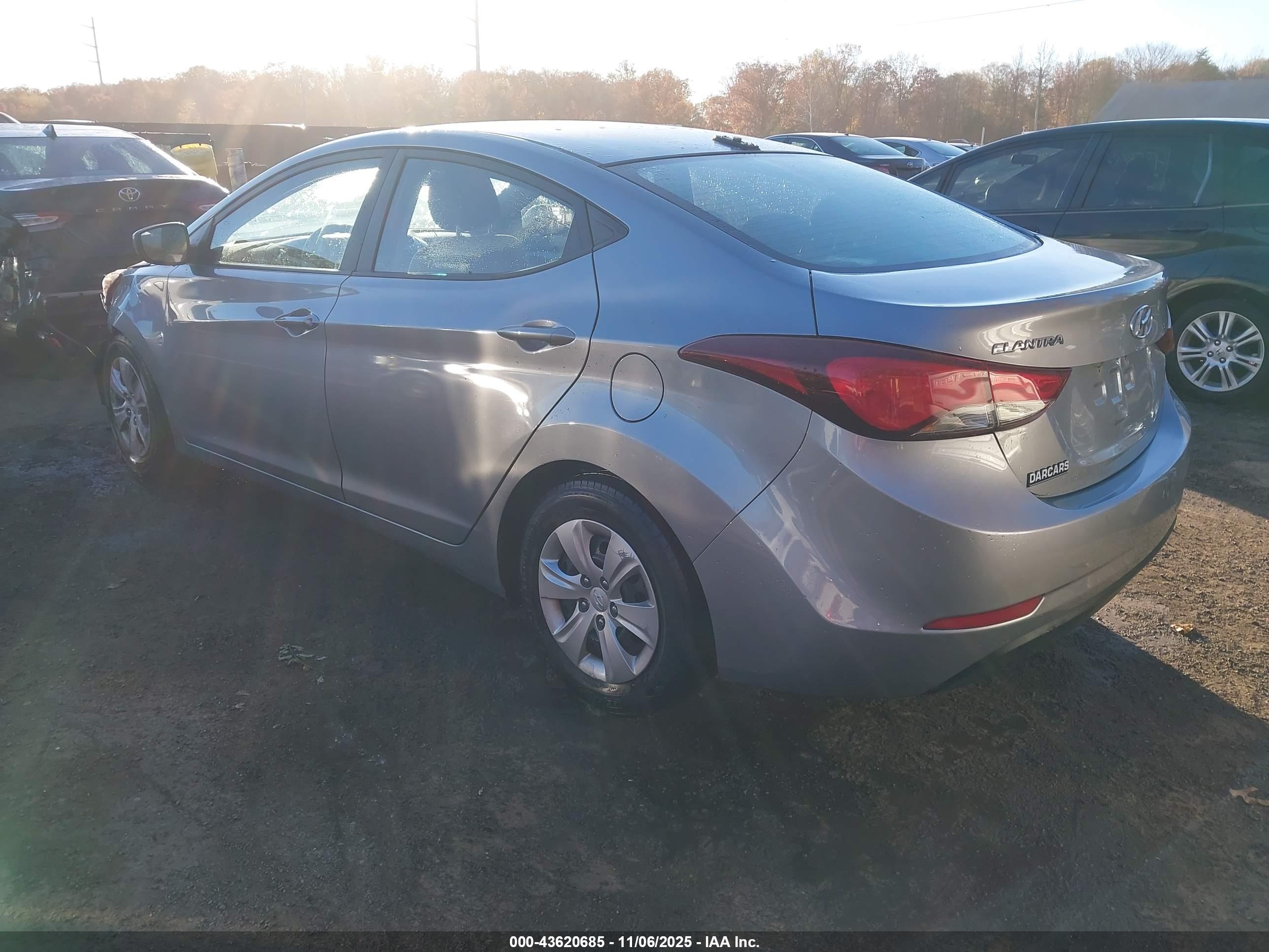 HYUNDAI ELANTRA image 3