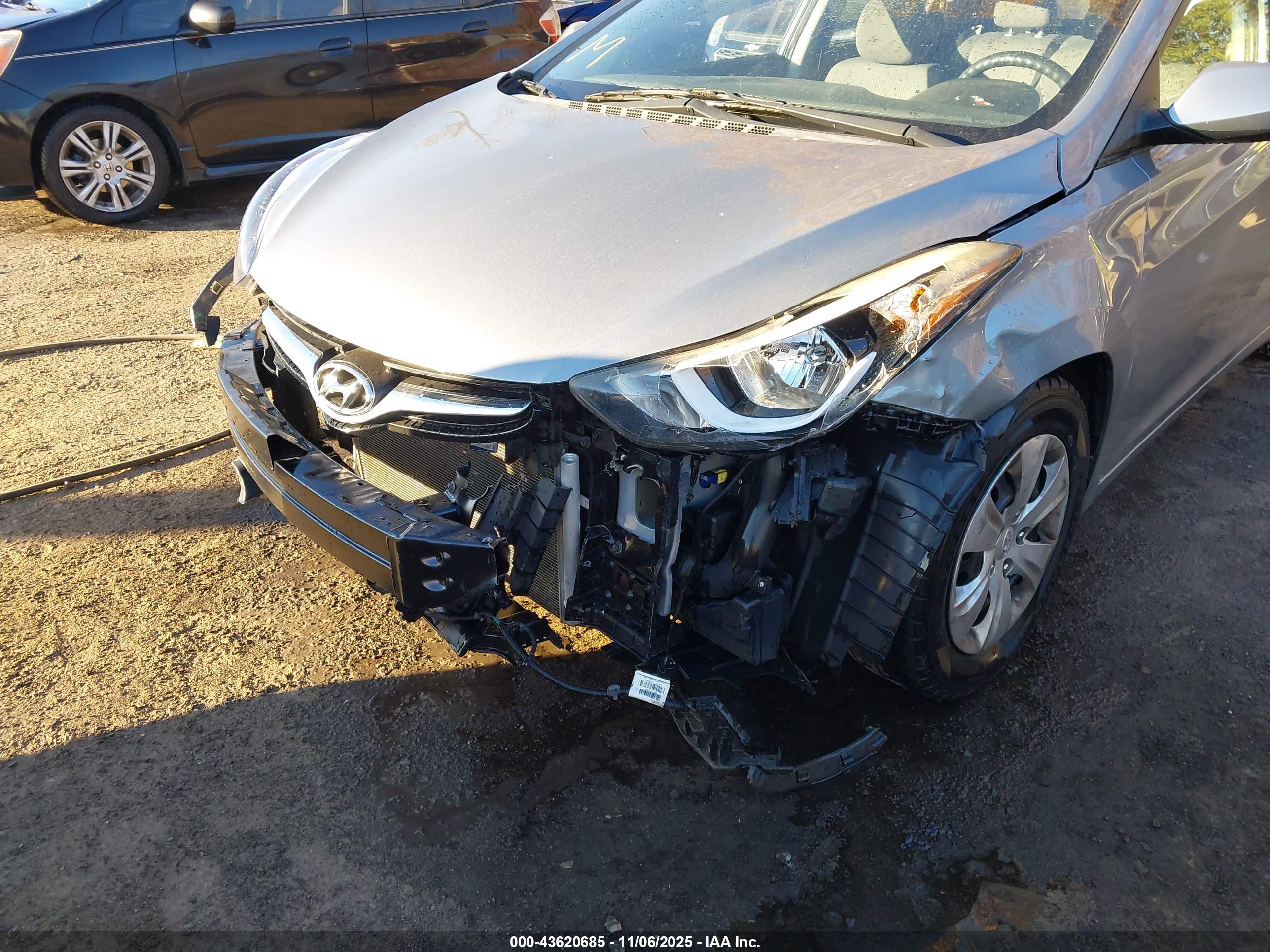 HYUNDAI ELANTRA image 6
