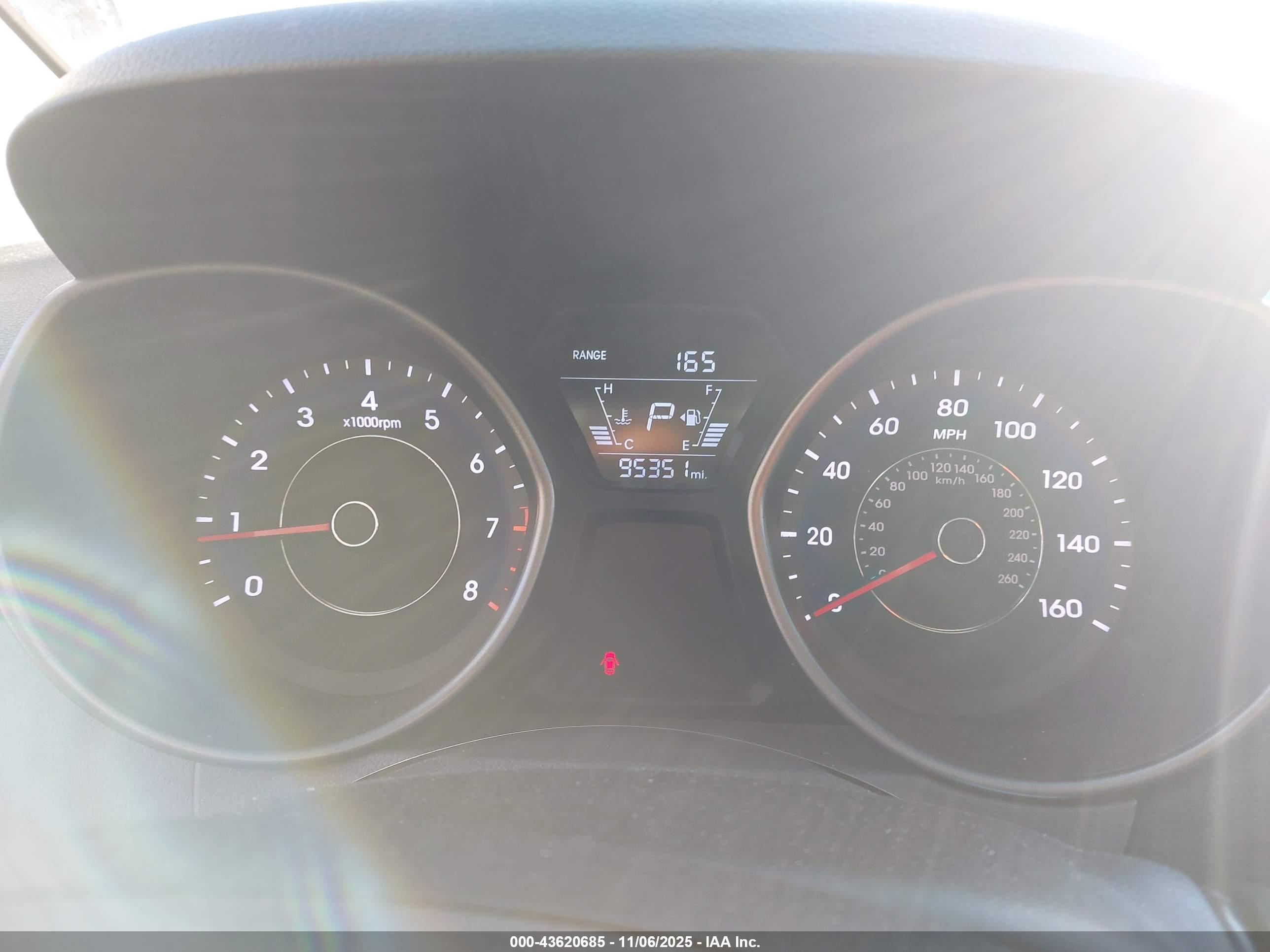 HYUNDAI ELANTRA image 7