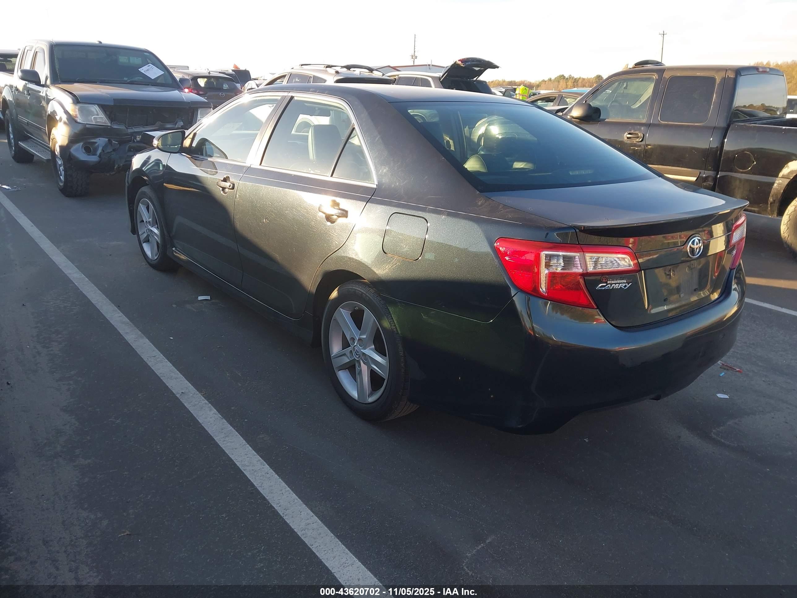 TOYOTA CAMRY image 3