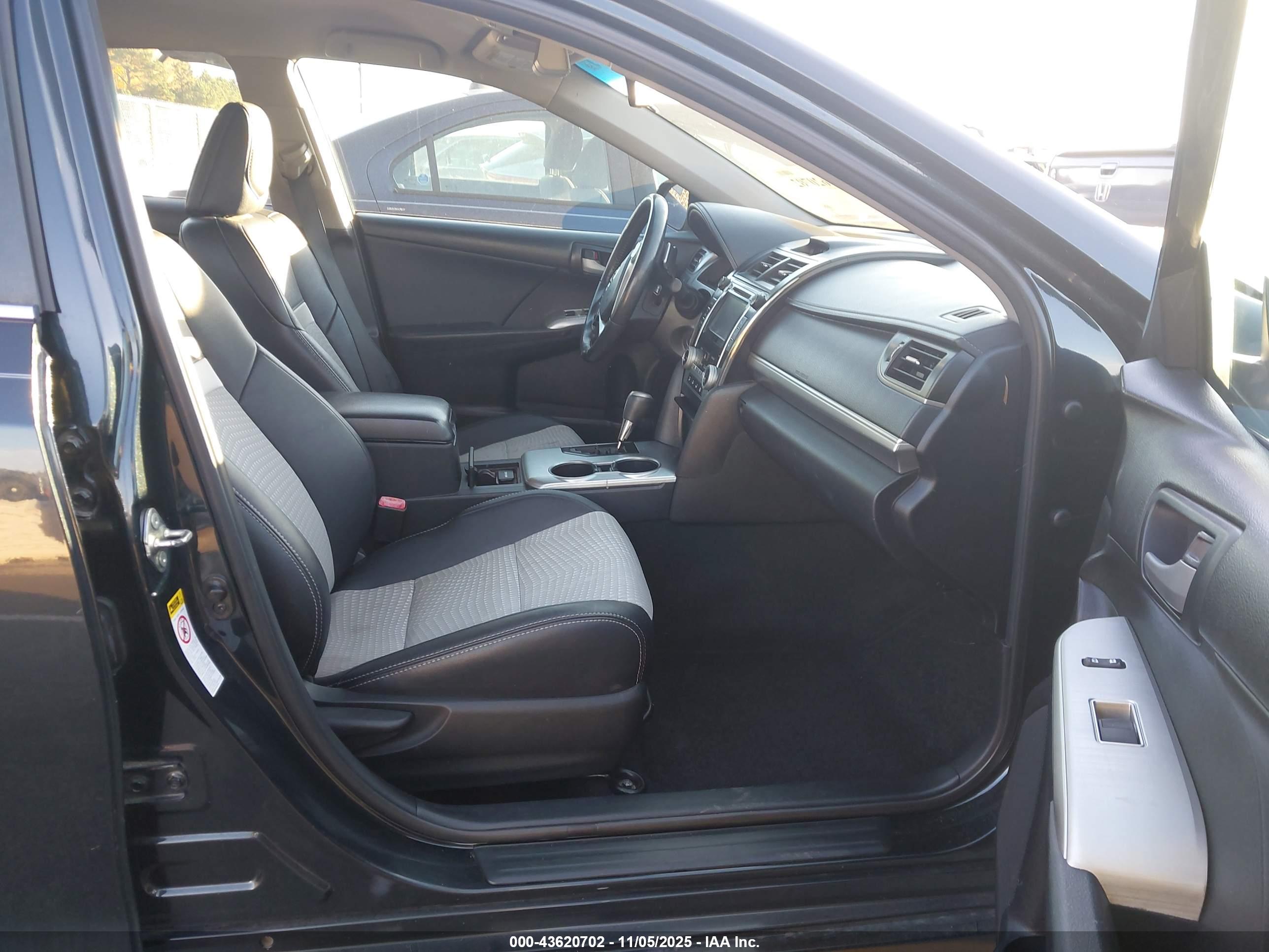 TOYOTA CAMRY image 5