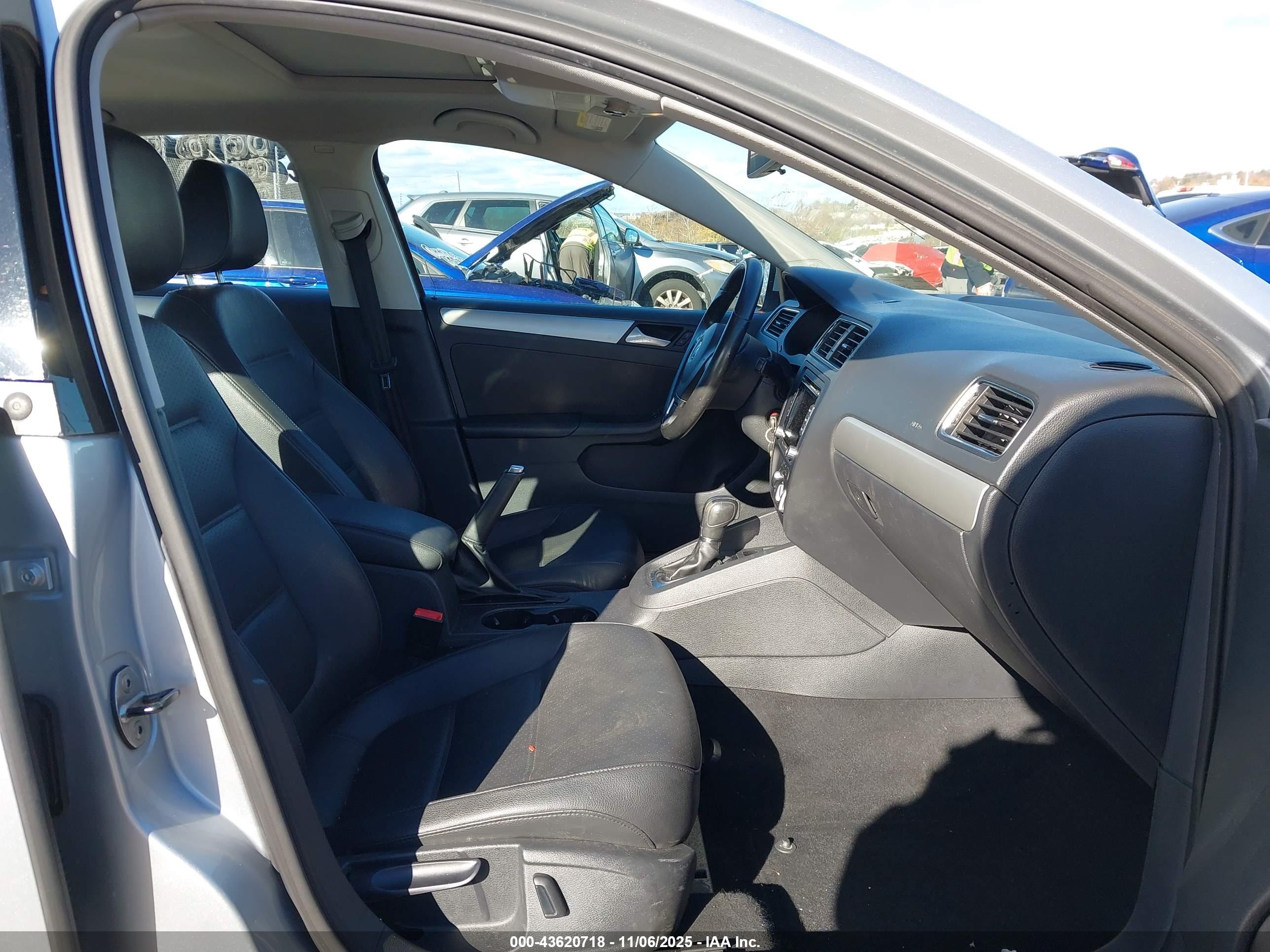 VOLKSWAGEN JETTA image 5