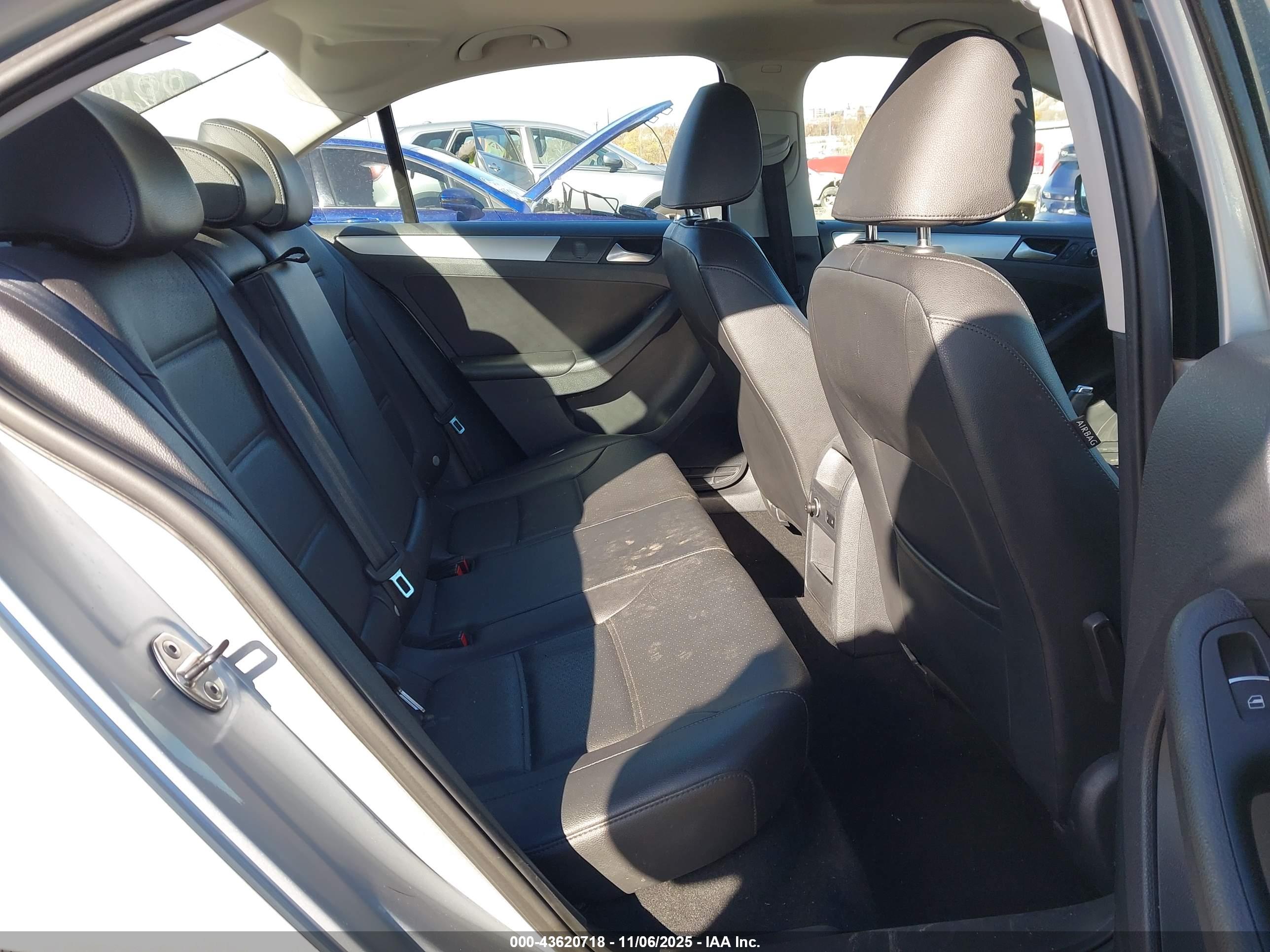 VOLKSWAGEN JETTA image 8