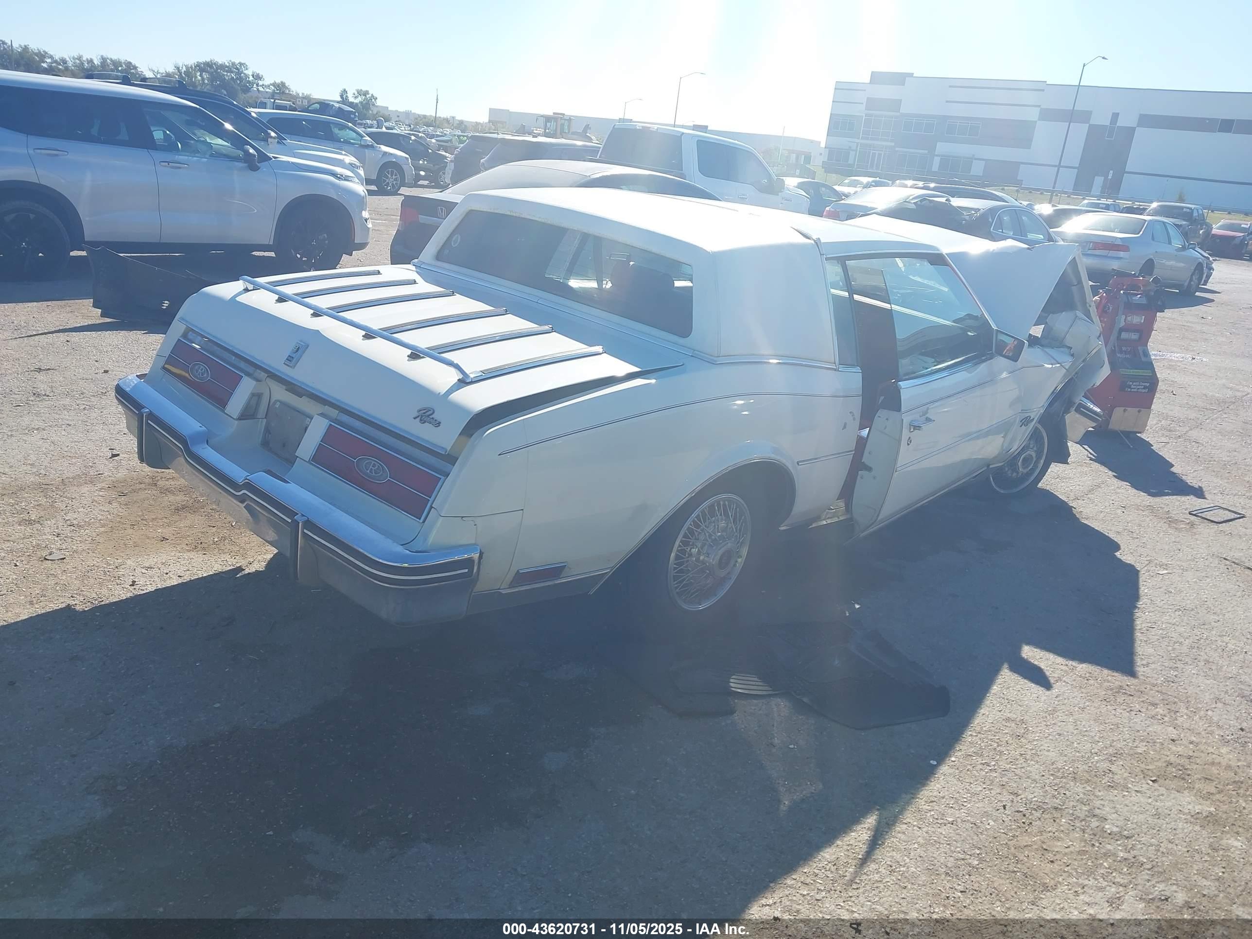 BUICK RIVIERA image 4