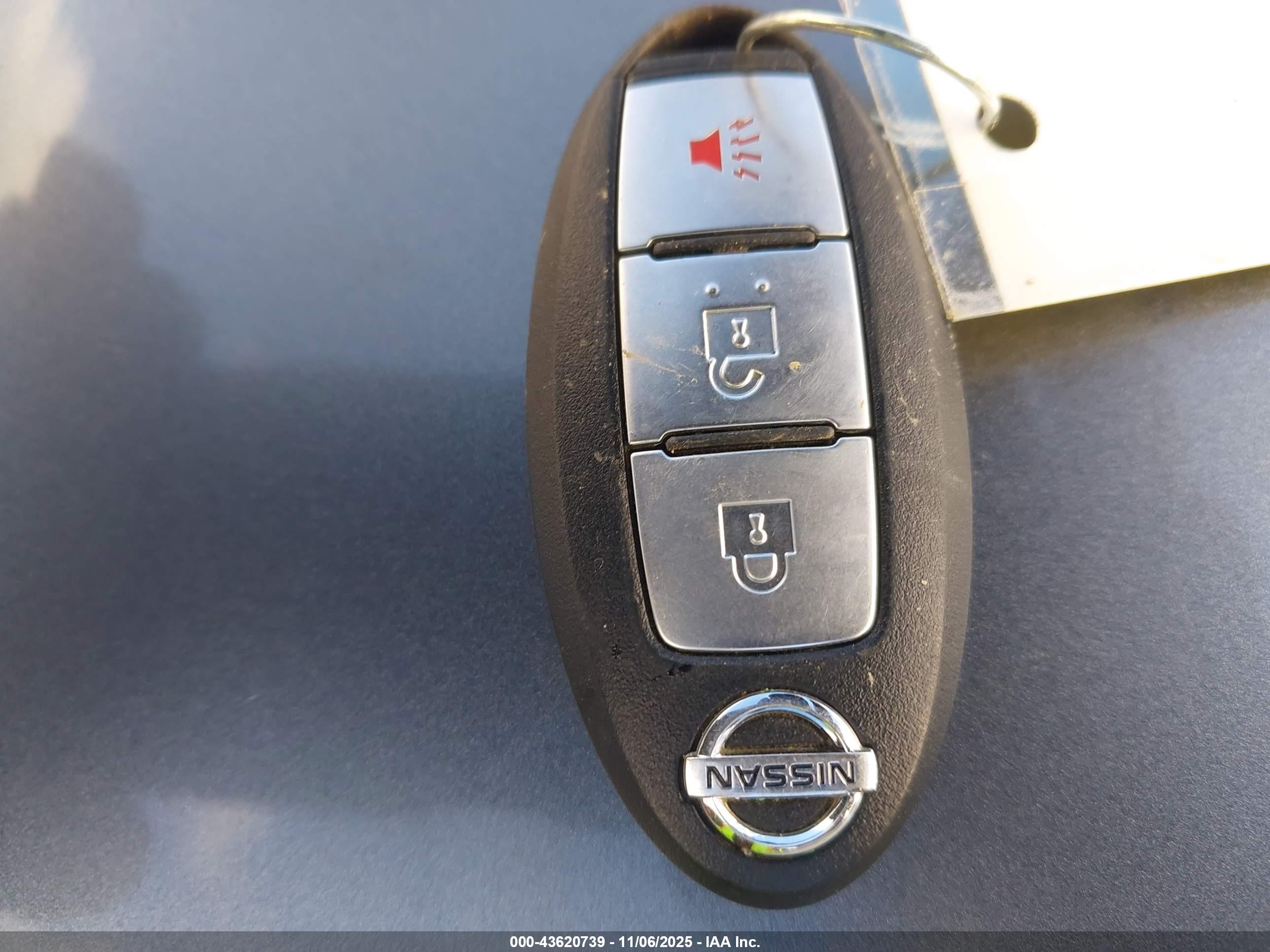 NISSAN ROGUE image 11