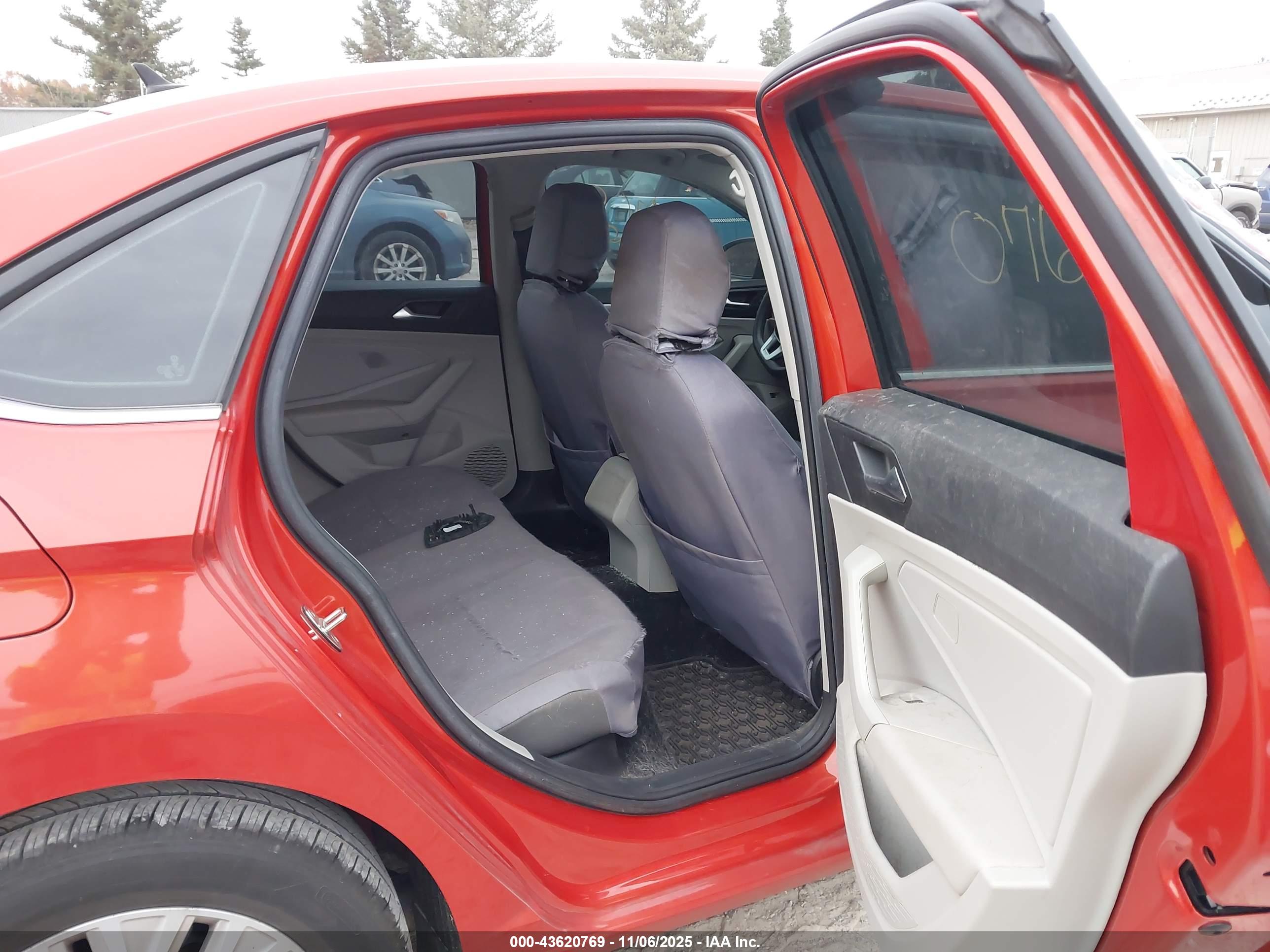 VOLKSWAGEN JETTA image 8