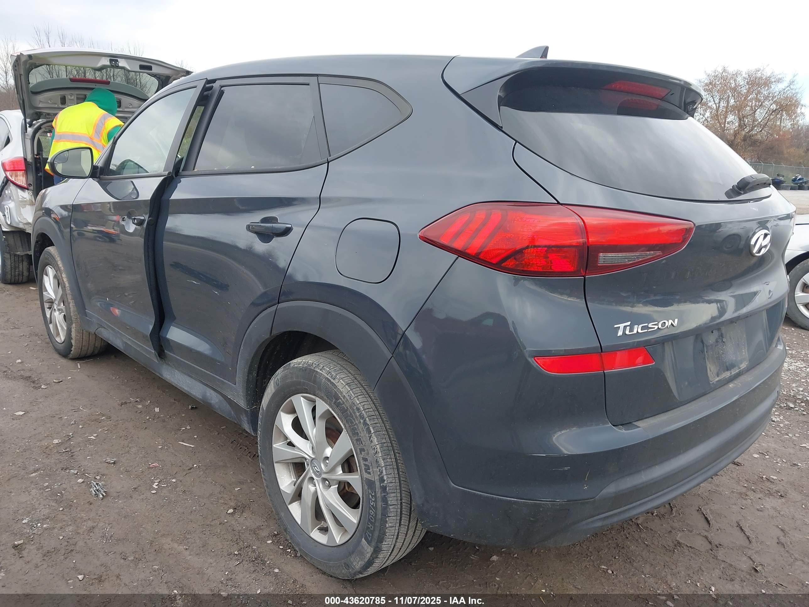 HYUNDAI TUCSON image 3