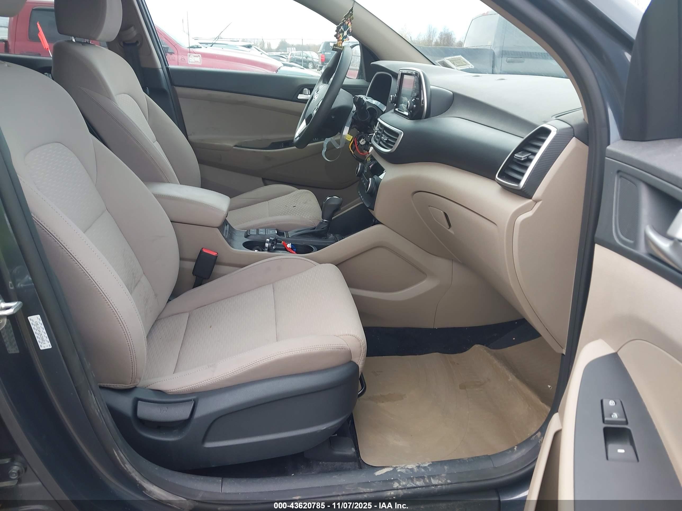 HYUNDAI TUCSON image 5