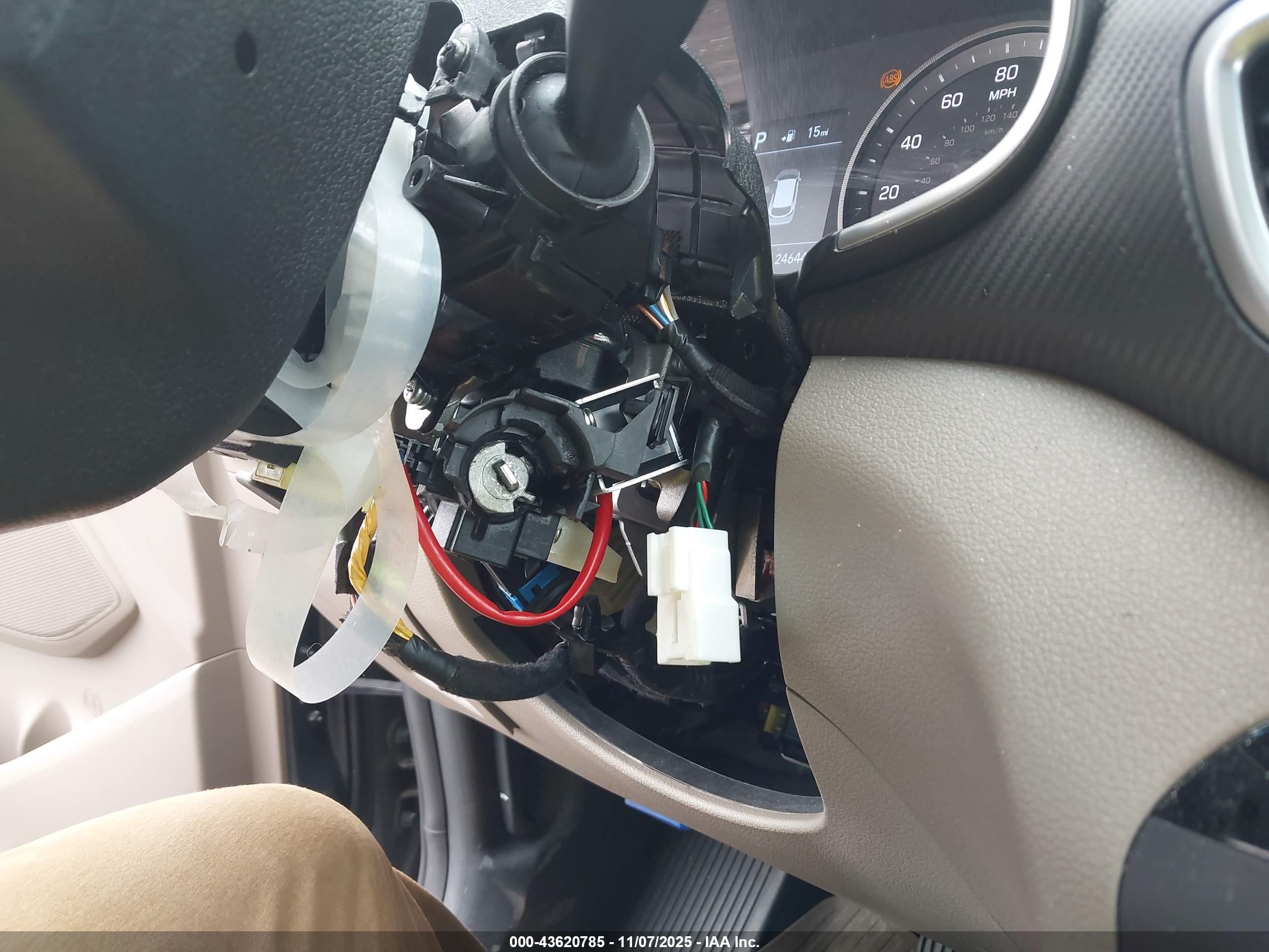 HYUNDAI TUCSON image 6