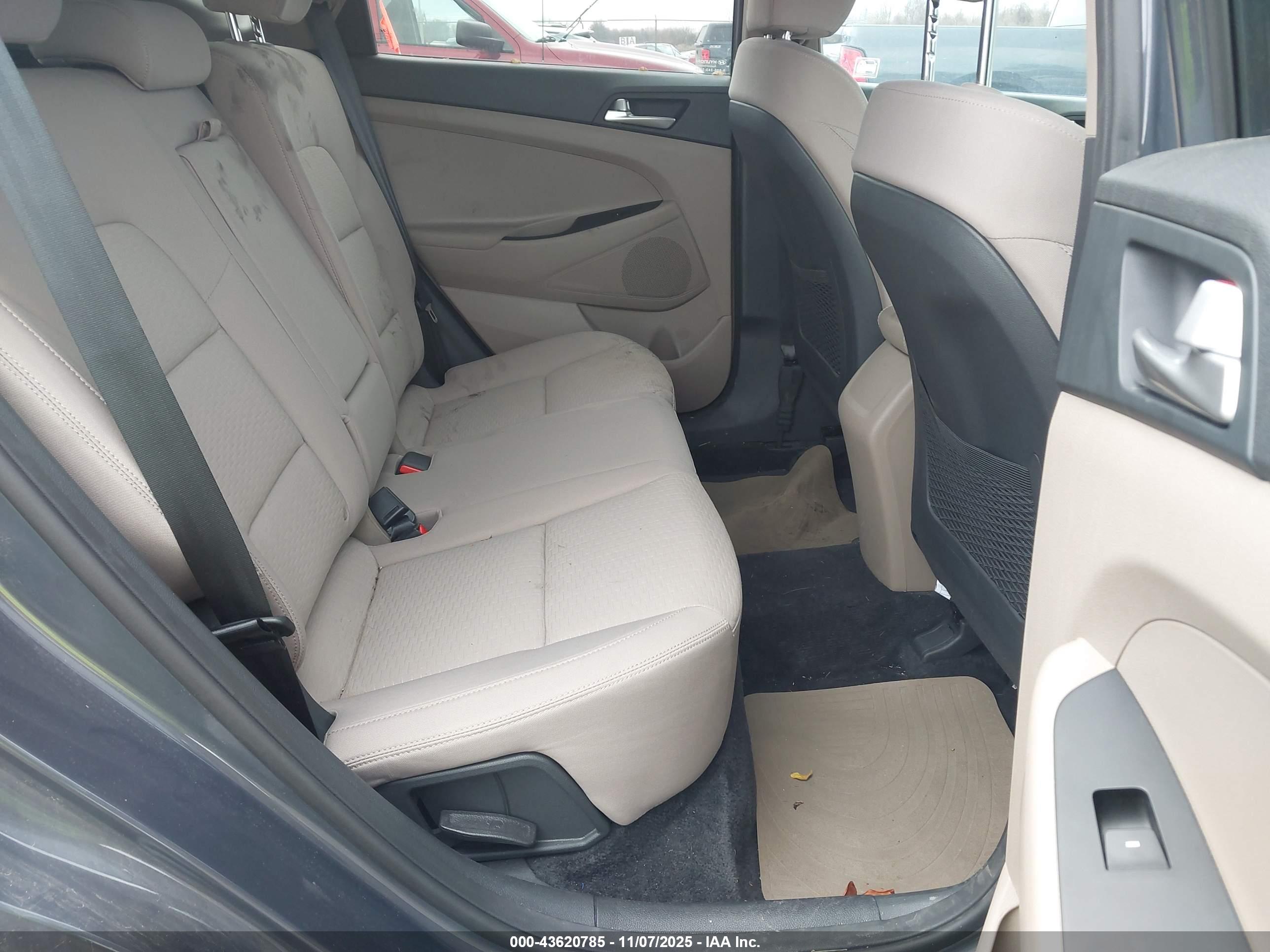 HYUNDAI TUCSON image 8