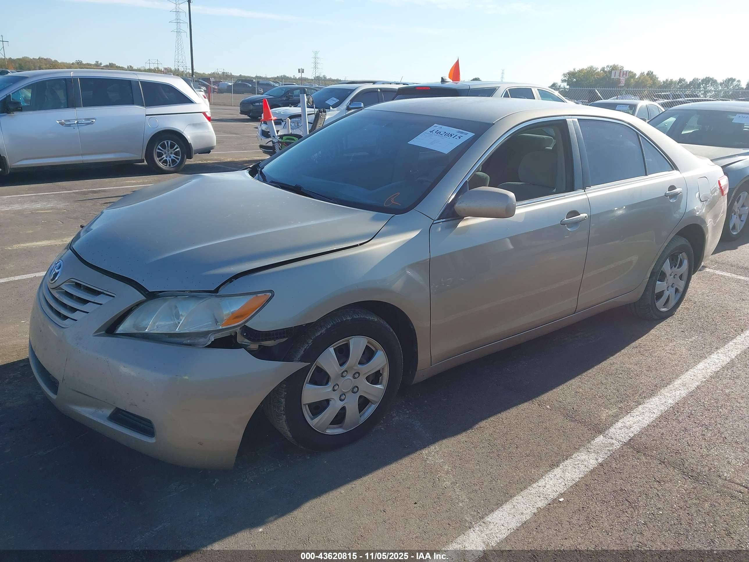 TOYOTA CAMRY image 2